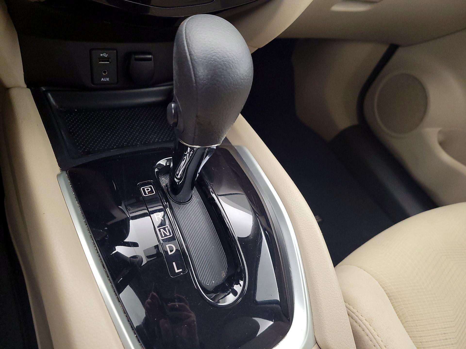 Thumbnail: 2016 Nissan Rogue - 16