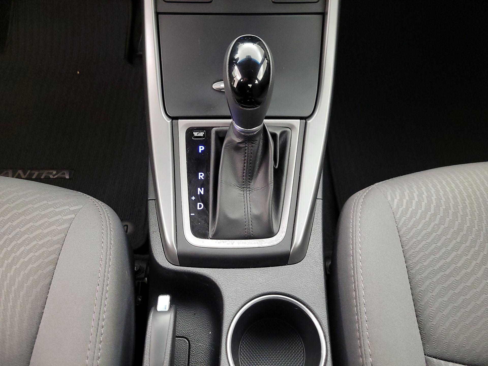 Thumbnail: 2016 Hyundai Elantra - 17