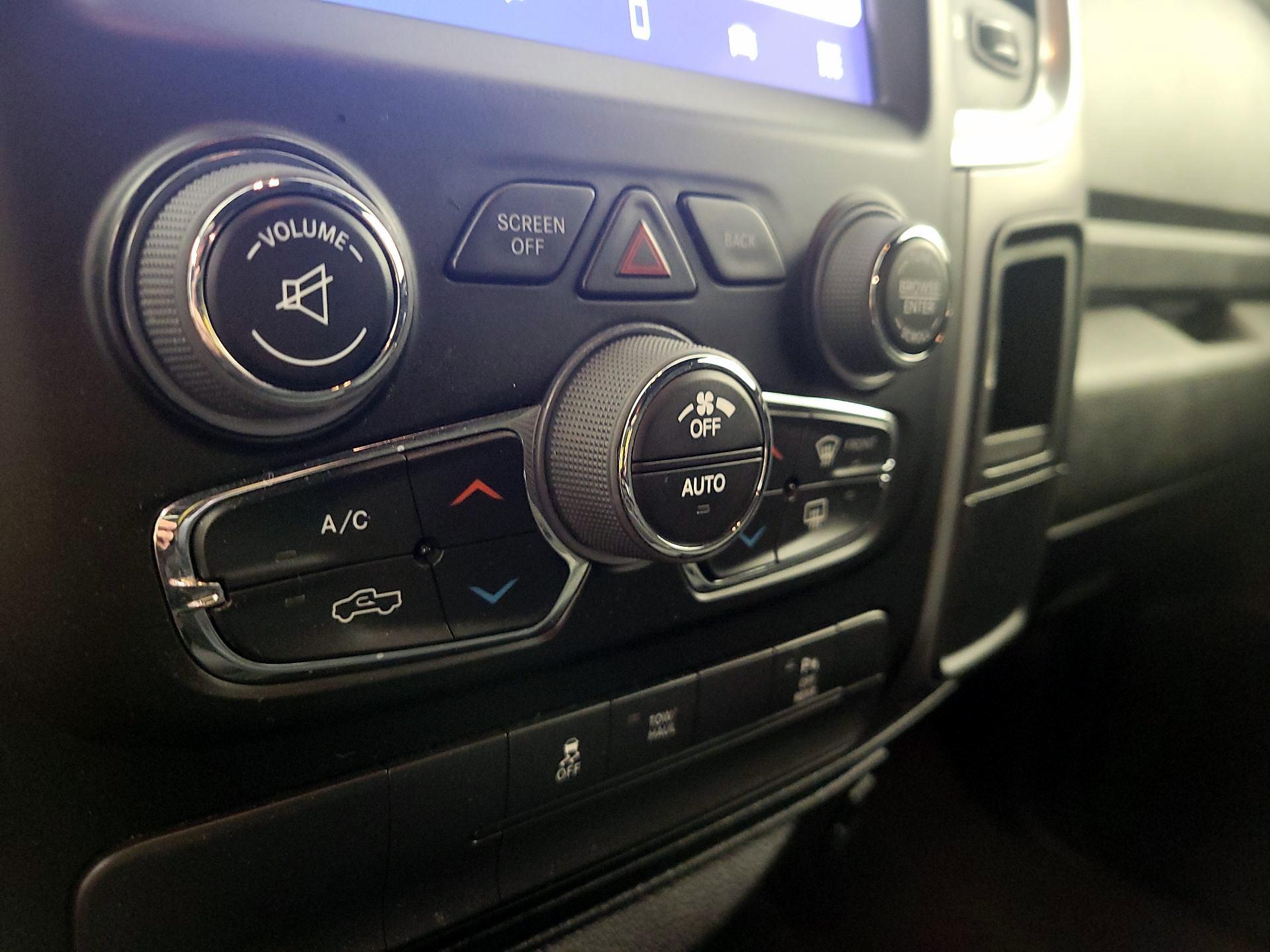 Thumbnail: 2022 RAM 1500 Classic - 16