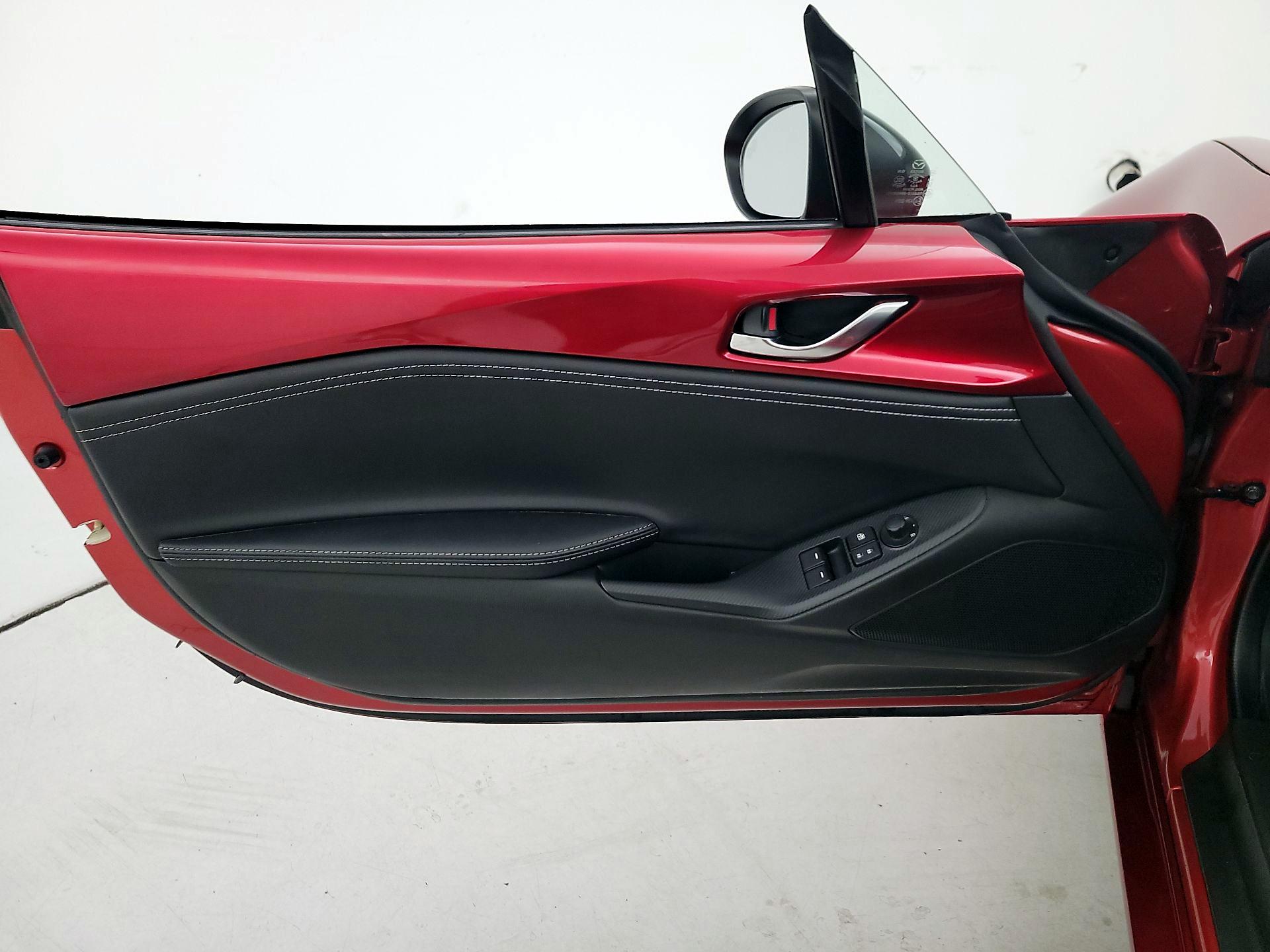 Thumbnail: 2021 Mazda MX-5 Miata - 12