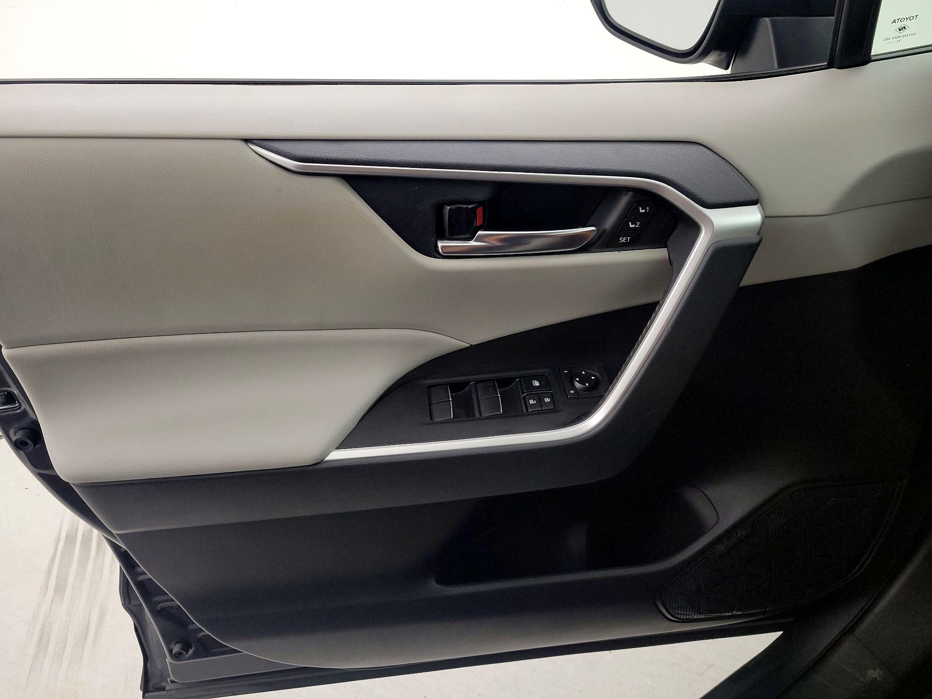 Thumbnail: 2021 Toyota RAV4 - 12