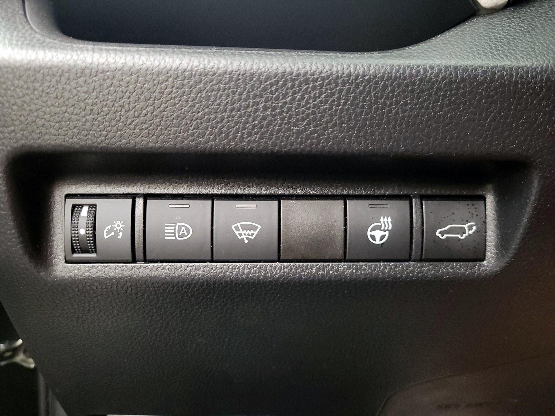 Thumbnail: 2021 Toyota RAV4 - 13