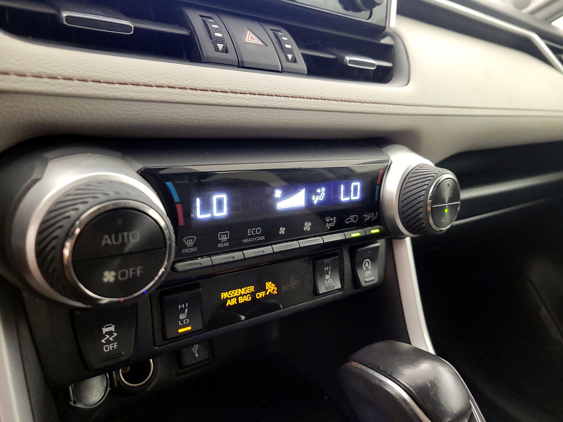 Thumbnail: 2021 Toyota RAV4 - 16