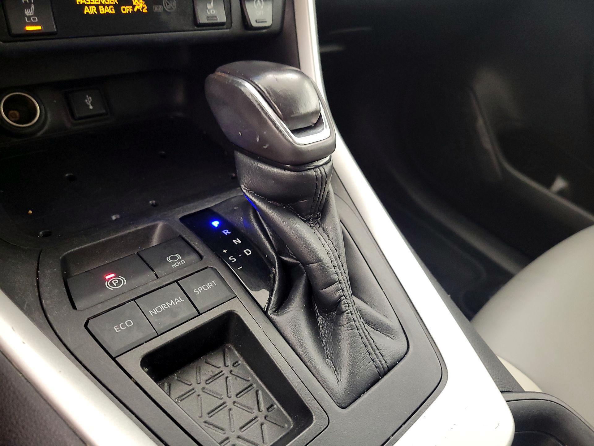 Thumbnail: 2021 Toyota RAV4 - 17