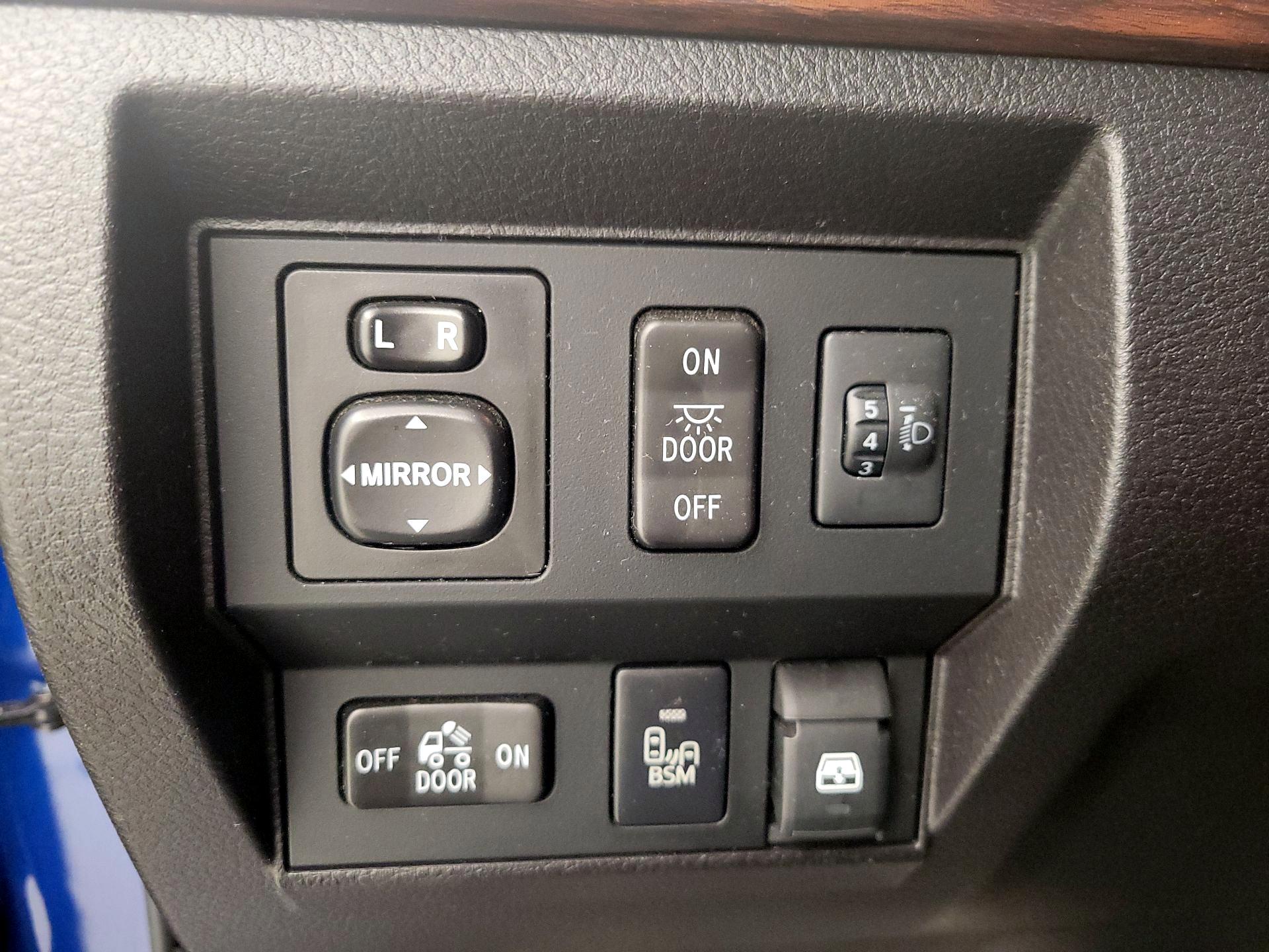 Thumbnail: 2014 Toyota Tundra - 13