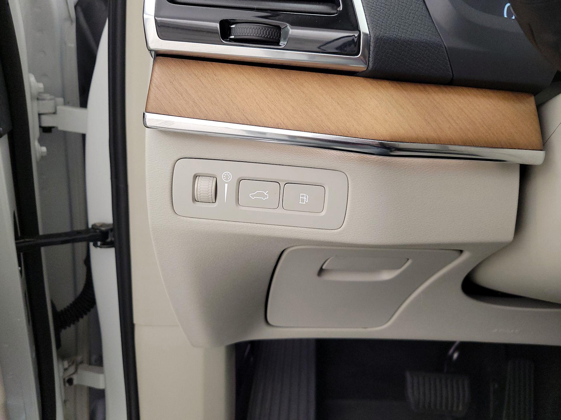 Thumbnail: 2022 Volvo XC90 - 13