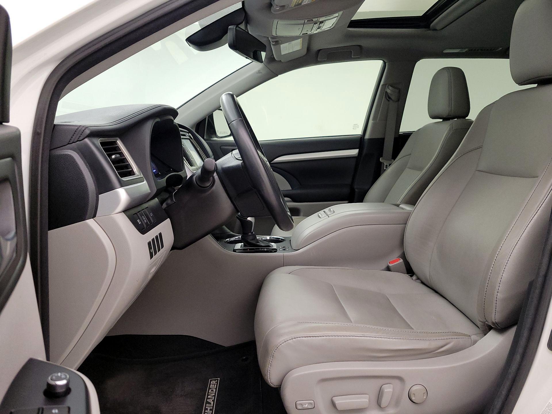 Thumbnail: 2017 Toyota Highlander - 11