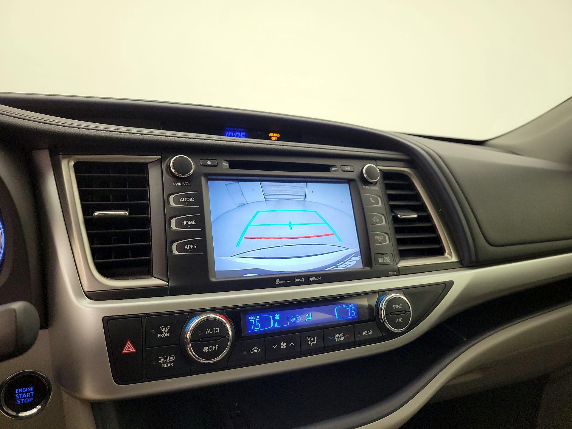 Thumbnail: 2017 Toyota Highlander - 15