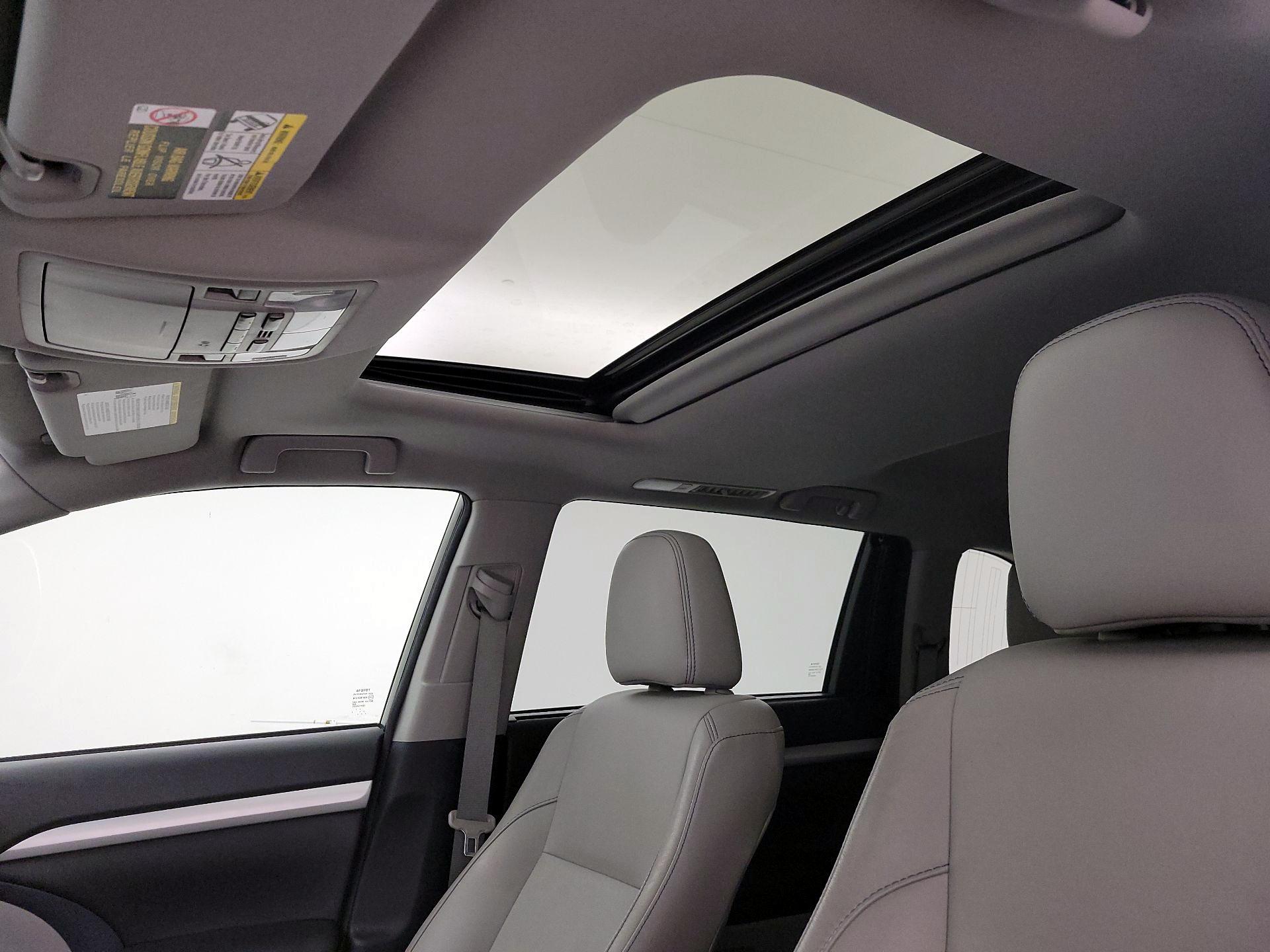 Thumbnail: 2017 Toyota Highlander - 20