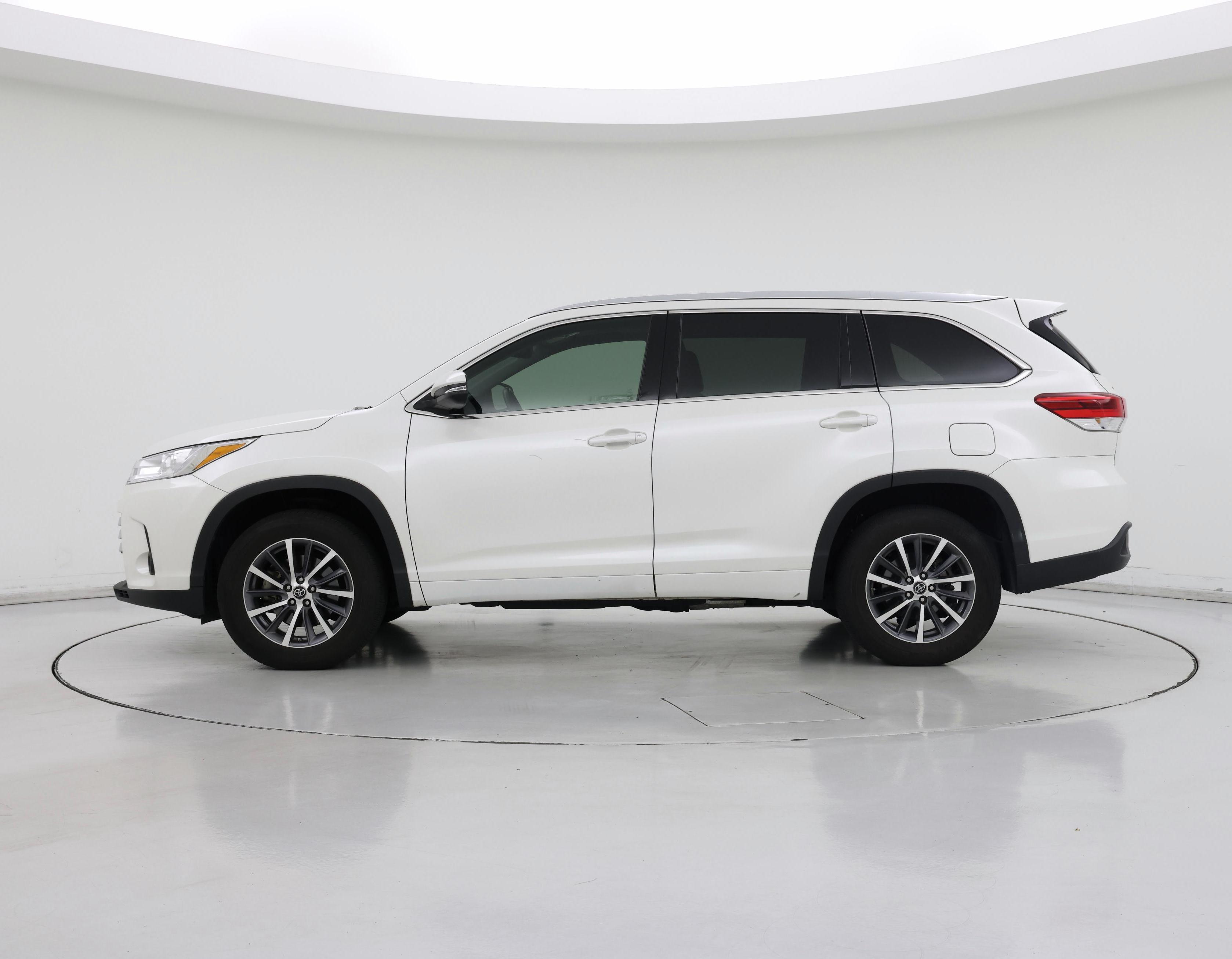 Thumbnail: 2017 Toyota Highlander - 3