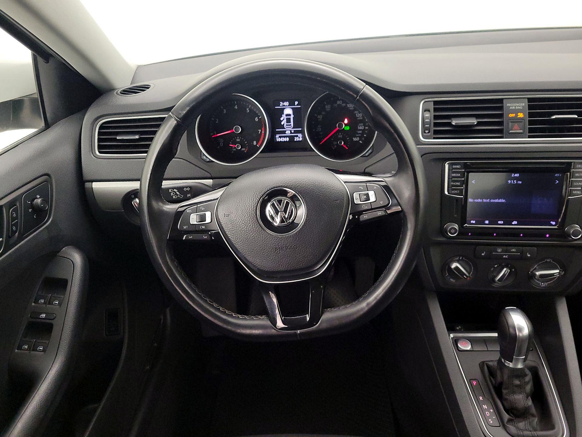 Thumbnail: 2017 Volkswagen Jetta - 10
