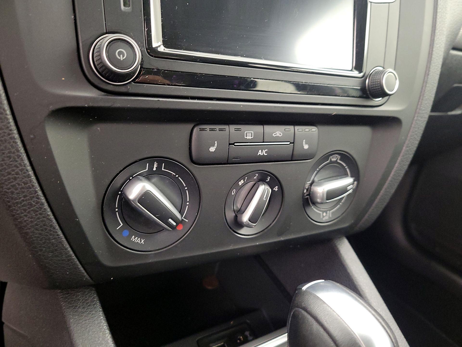 Thumbnail: 2017 Volkswagen Jetta - 16