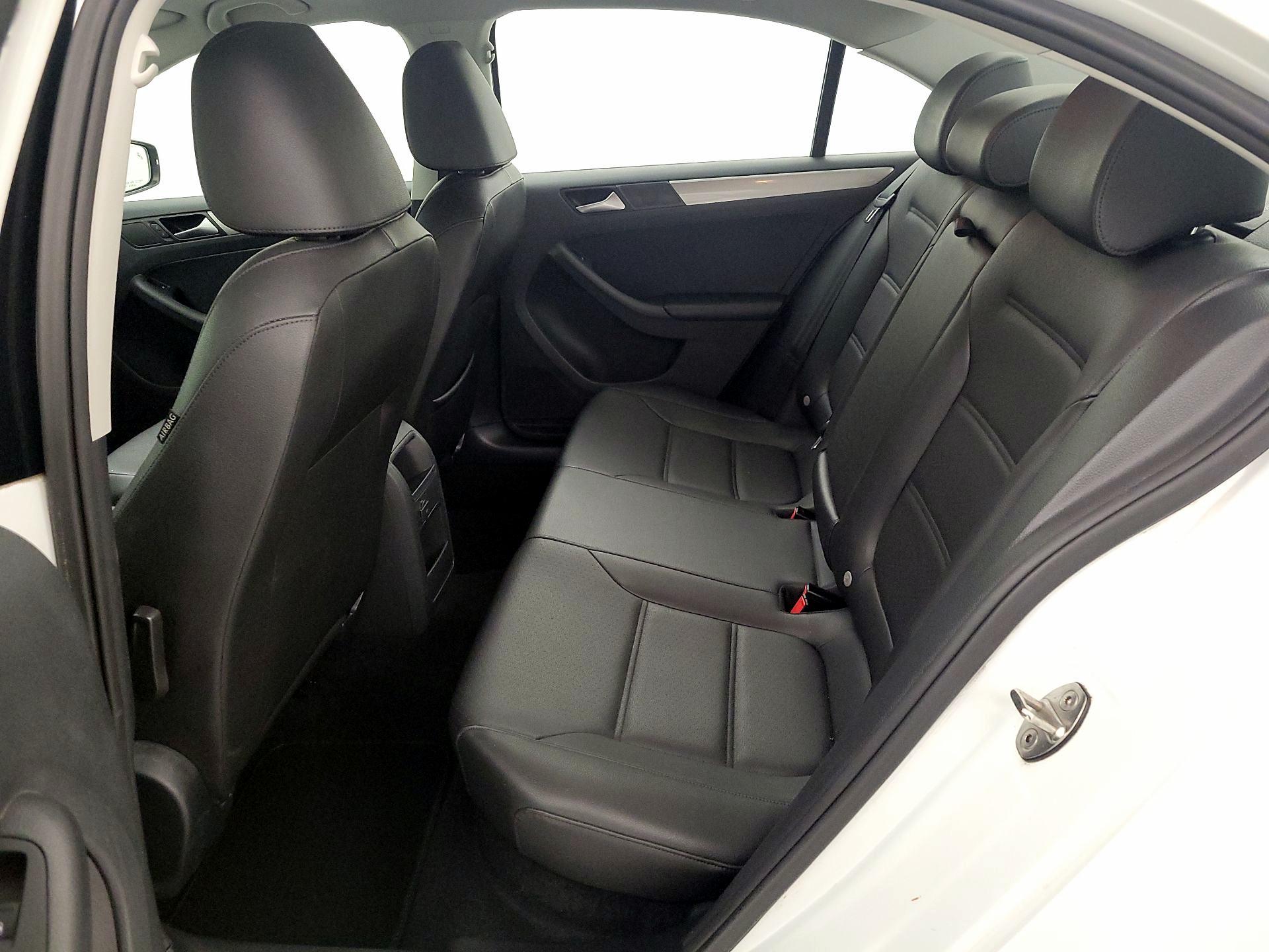 Thumbnail: 2017 Volkswagen Jetta - 18