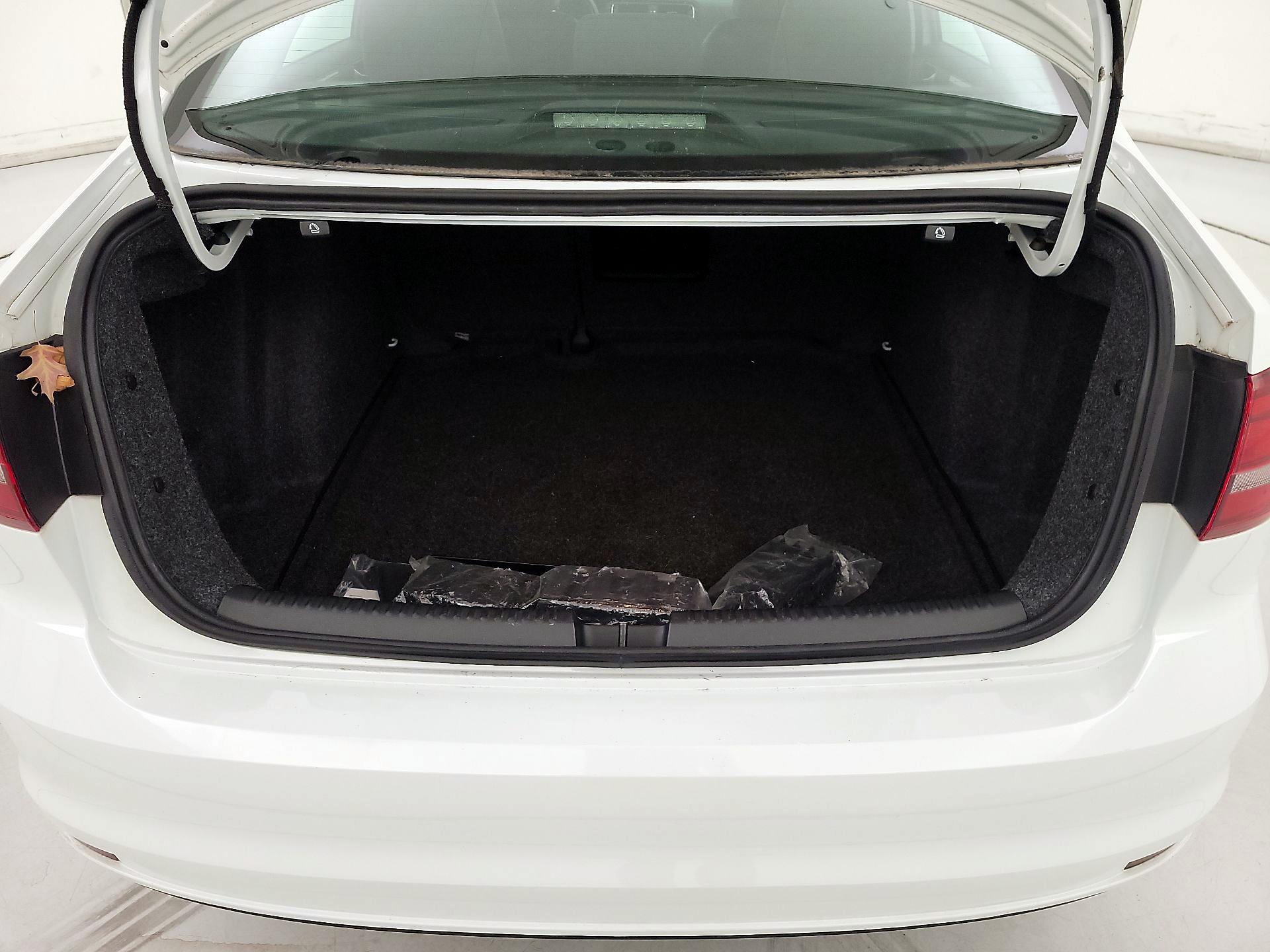 Thumbnail: 2017 Volkswagen Jetta - 19