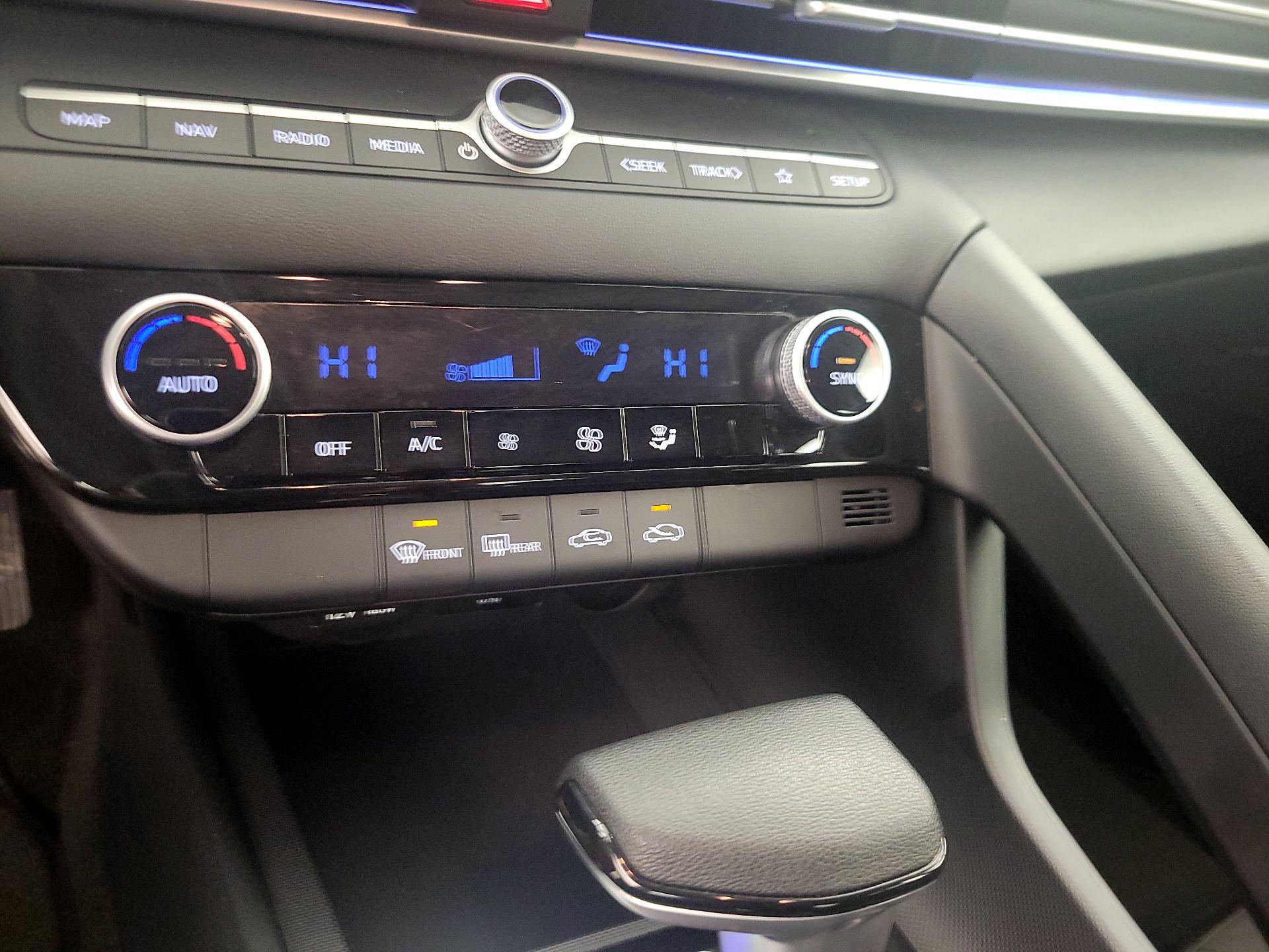 Thumbnail: 2024 Hyundai Elantra - 16
