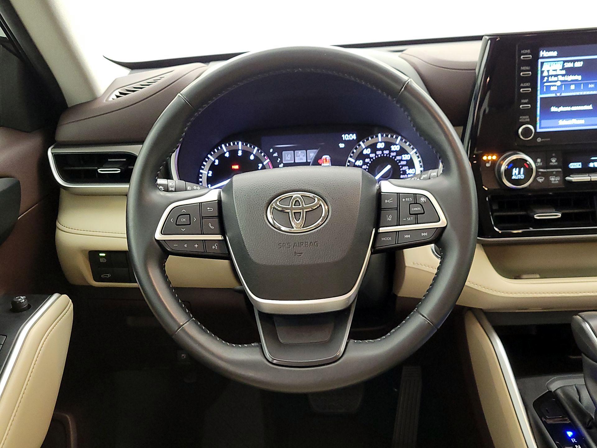 Thumbnail: 2022 Toyota Highlander - 10