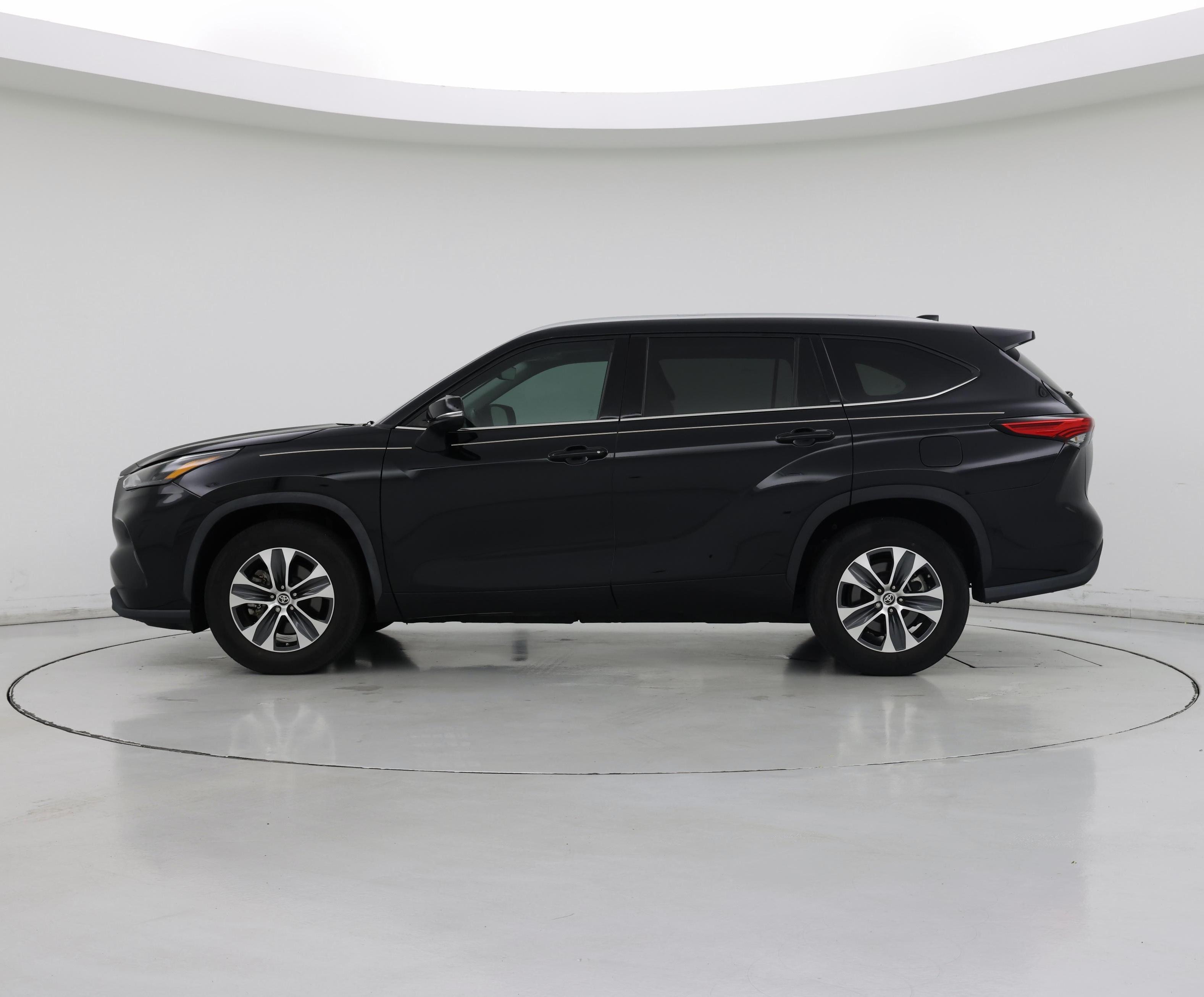 Thumbnail: 2022 Toyota Highlander - 3