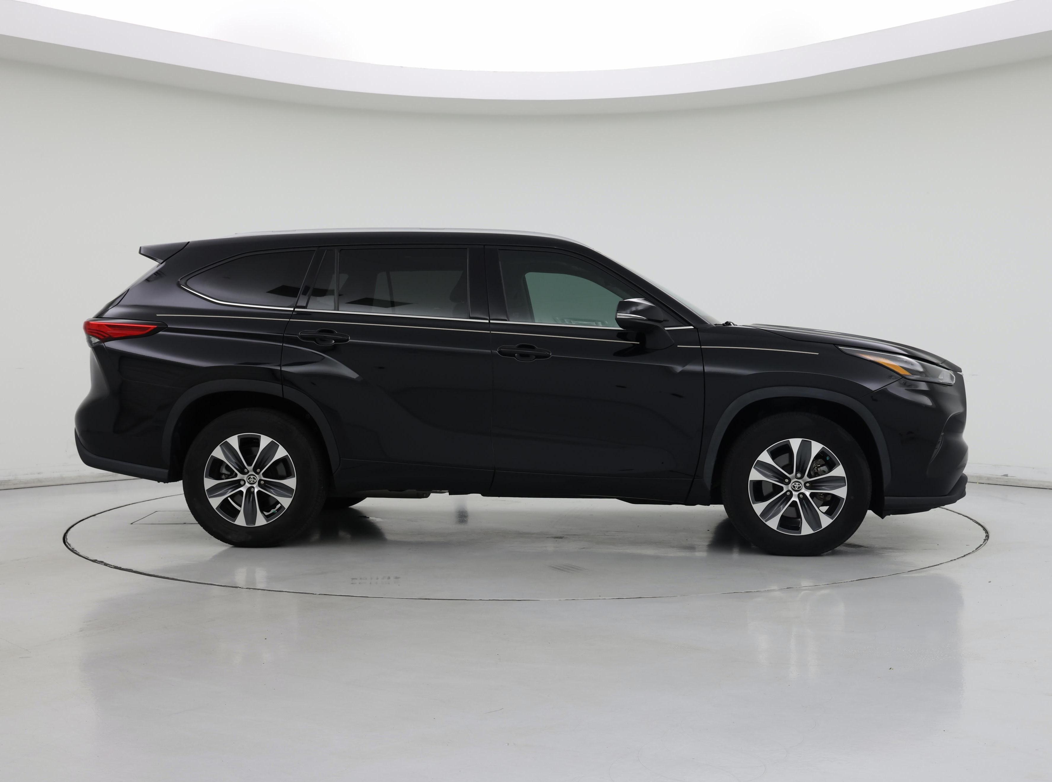 Thumbnail: 2022 Toyota Highlander - 7