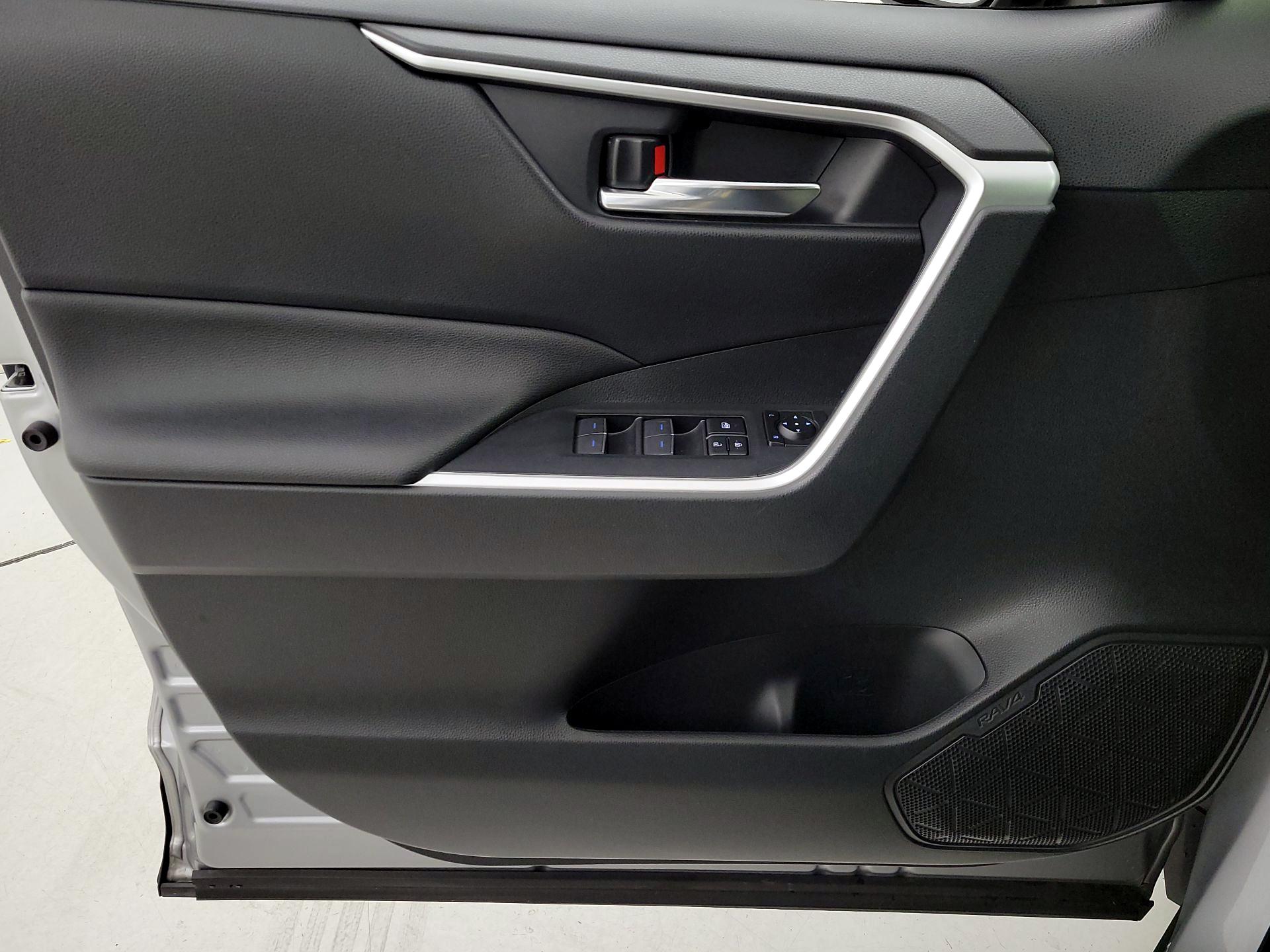Thumbnail: 2022 Toyota RAV4 - 12