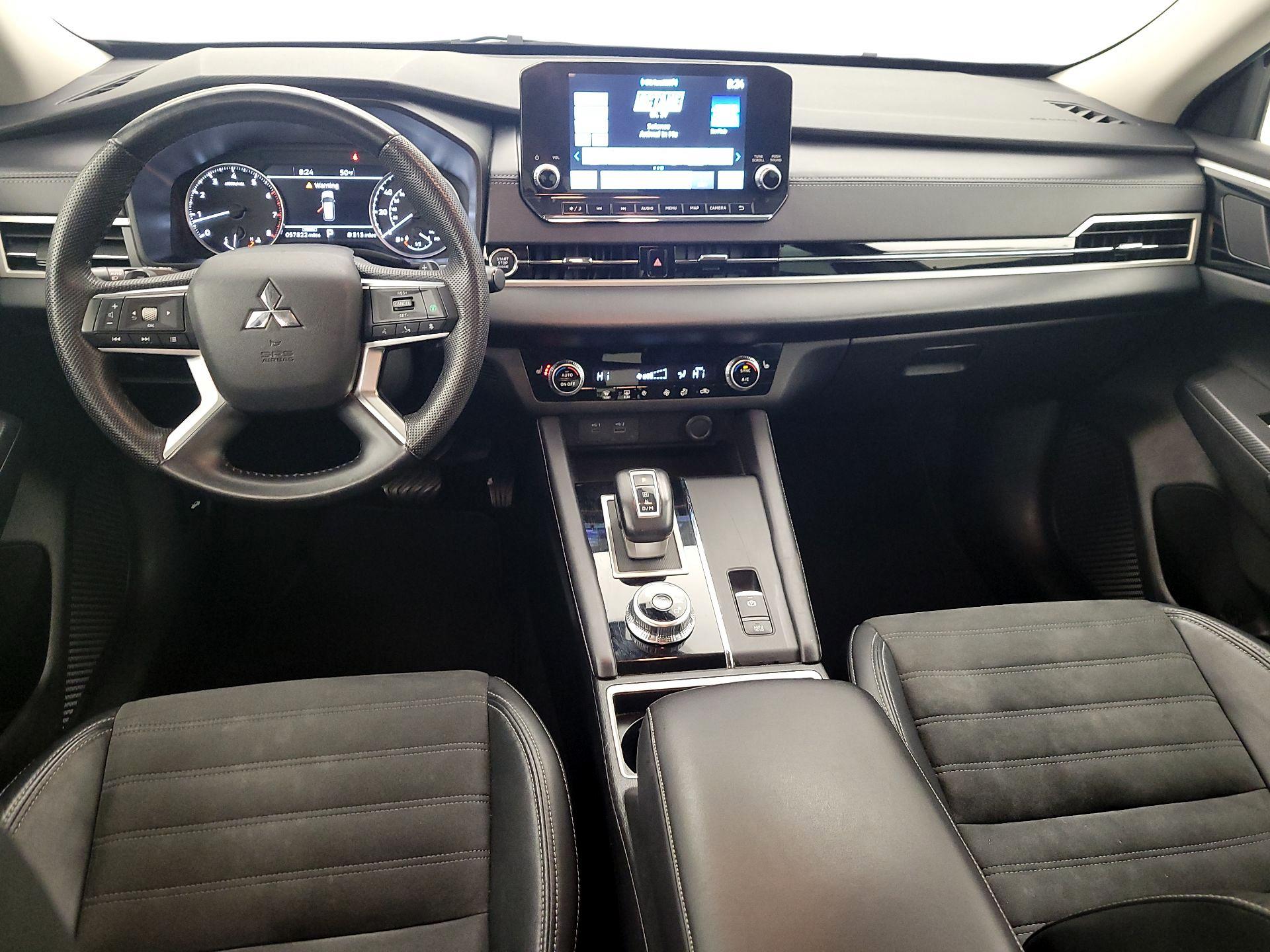 Thumbnail: 2023 Mitsubishi Outlander - 9