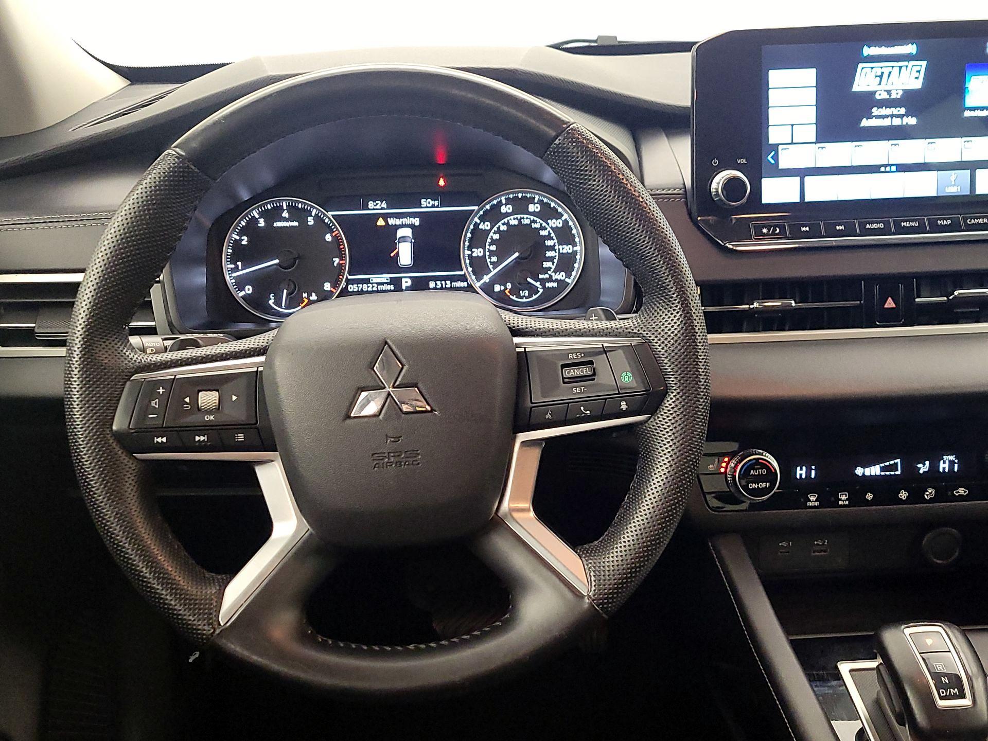 Thumbnail: 2023 Mitsubishi Outlander - 10