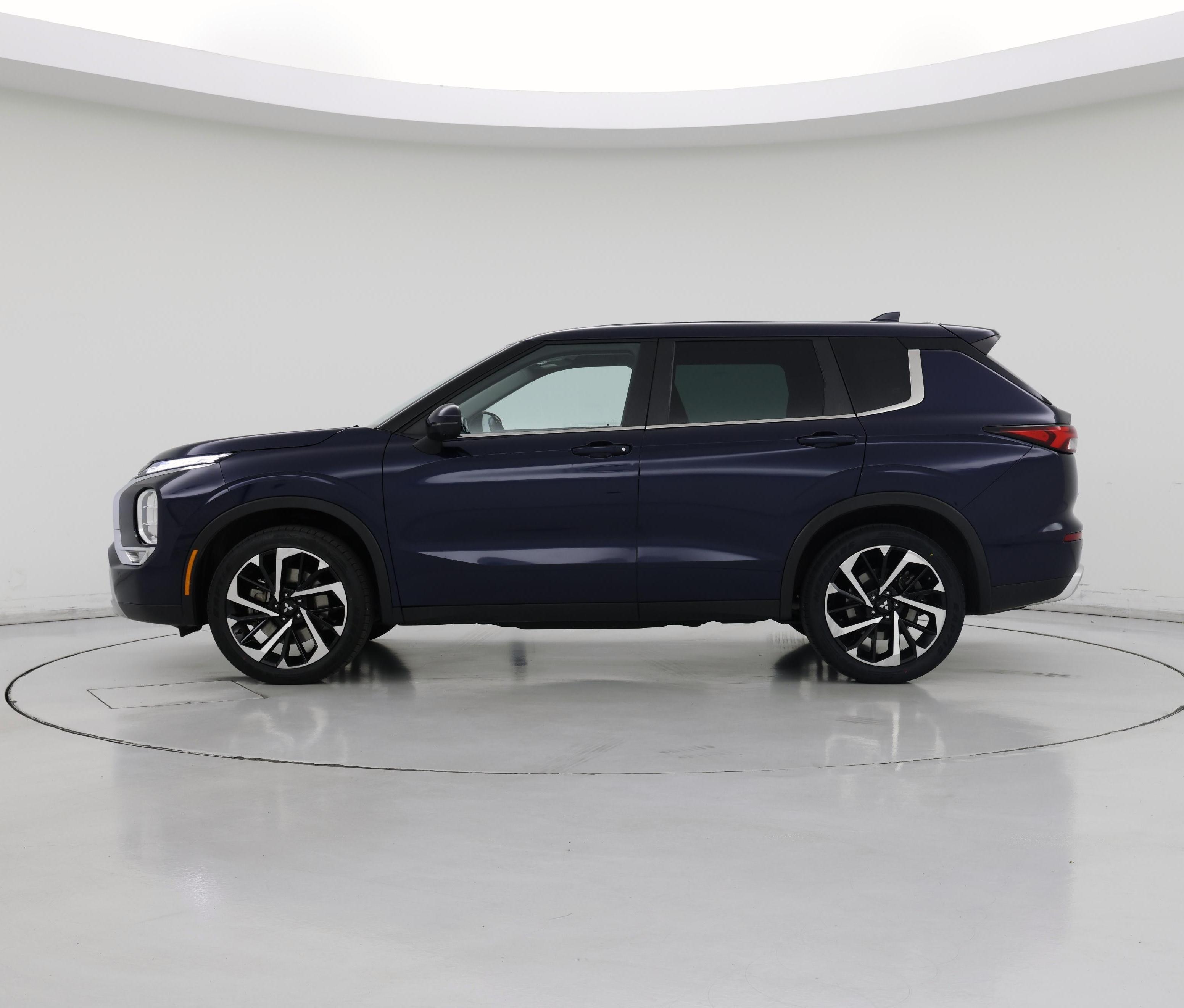 Thumbnail: 2023 Mitsubishi Outlander - 3
