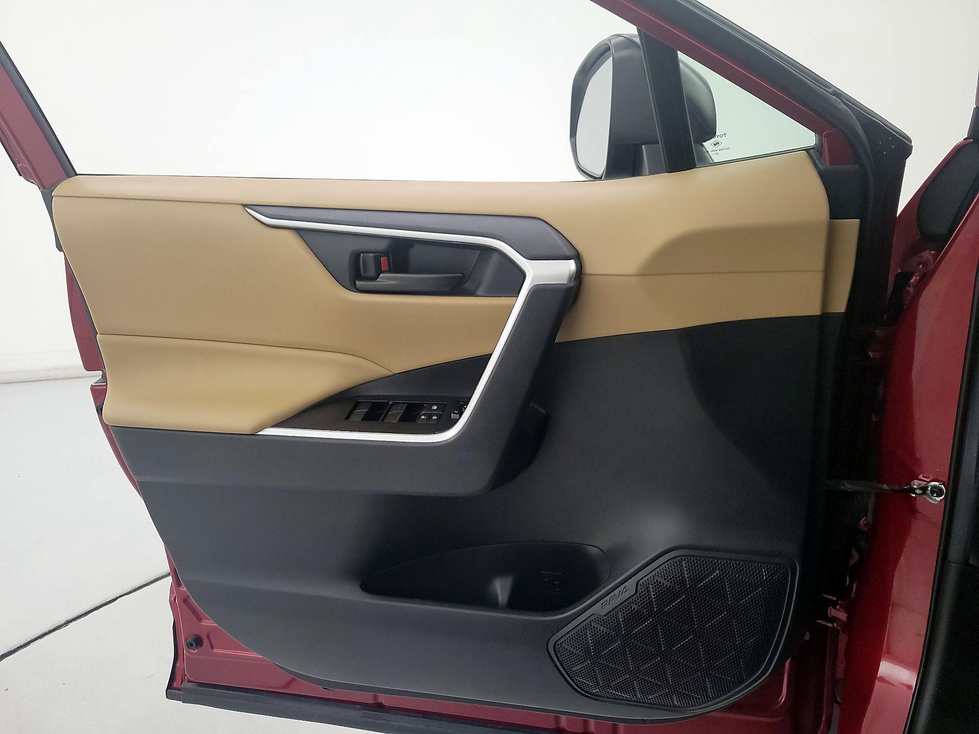 Thumbnail: 2021 Toyota RAV4 - 12