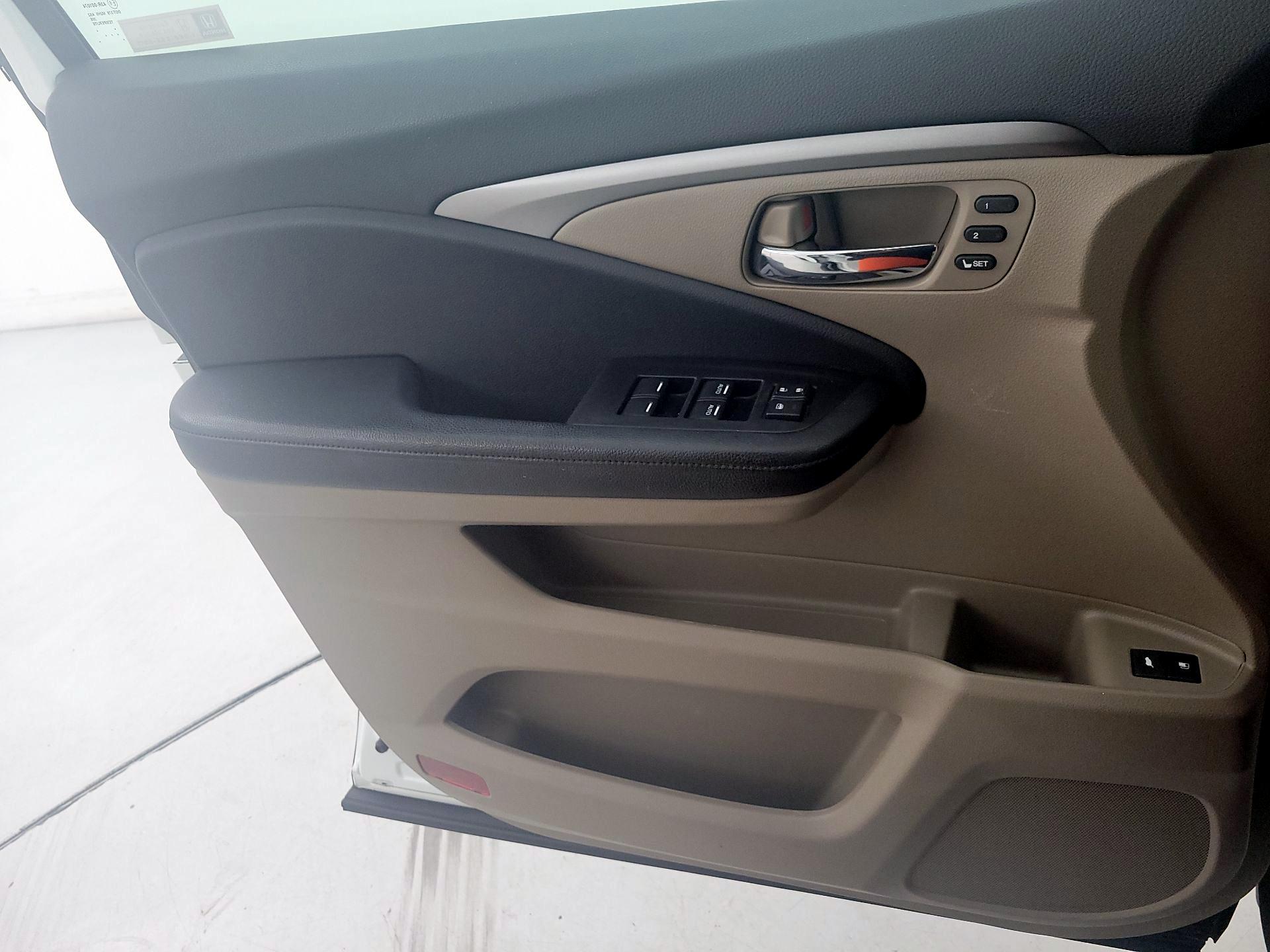 Thumbnail: 2020 Honda Pilot - 12