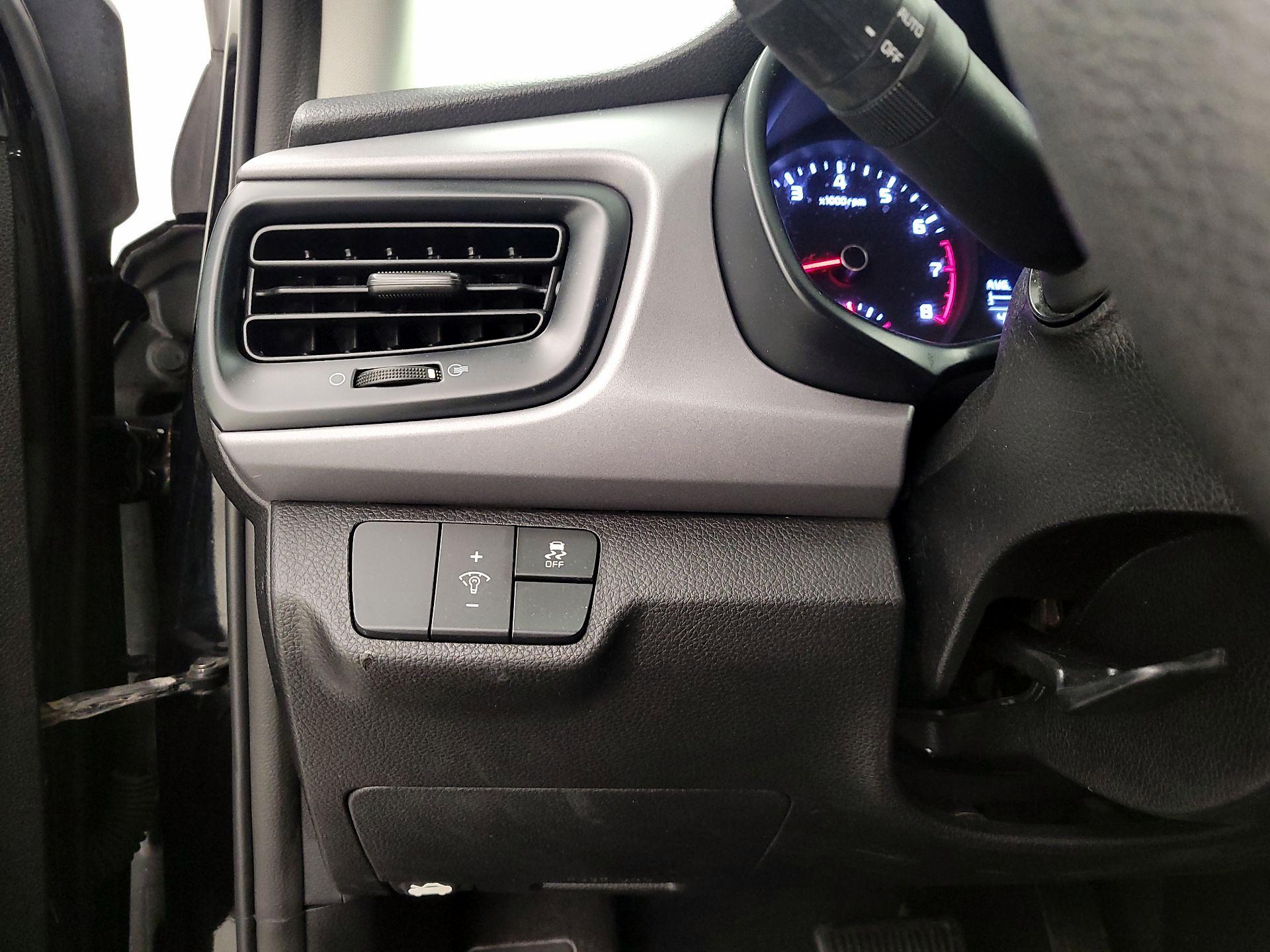 Thumbnail: 2018 Kia Rio - 13