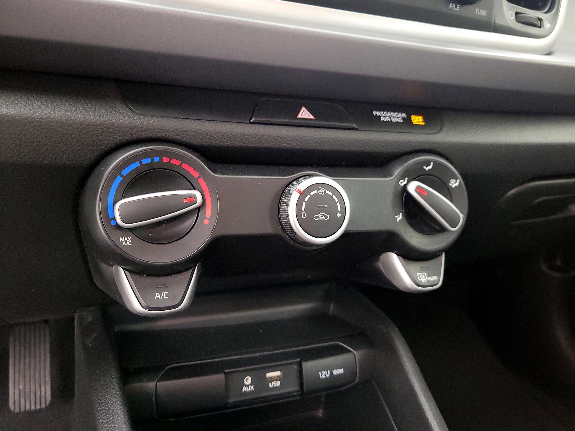 Thumbnail: 2018 Kia Rio - 15