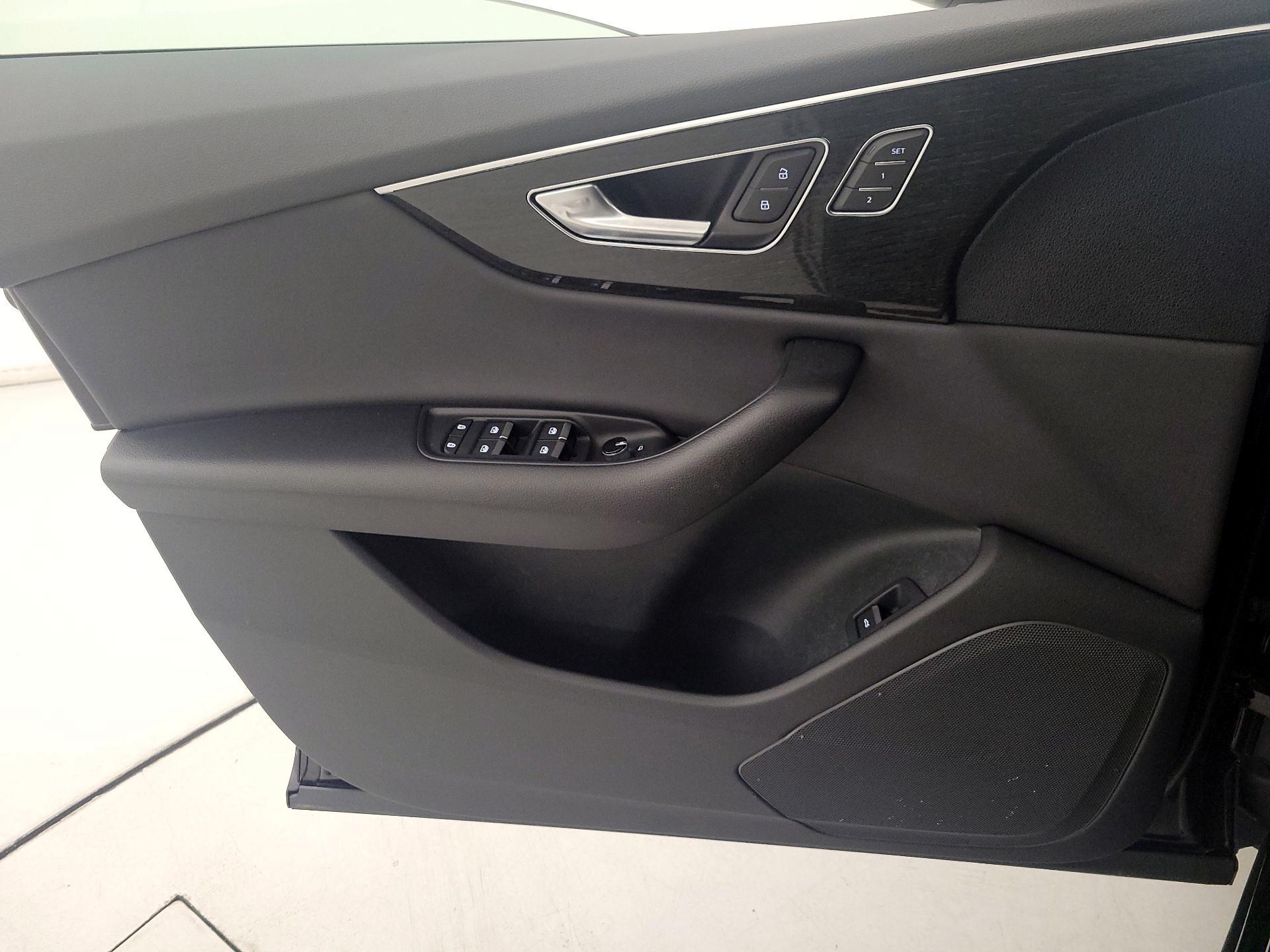 Thumbnail: 2019 Audi Q8 - 12