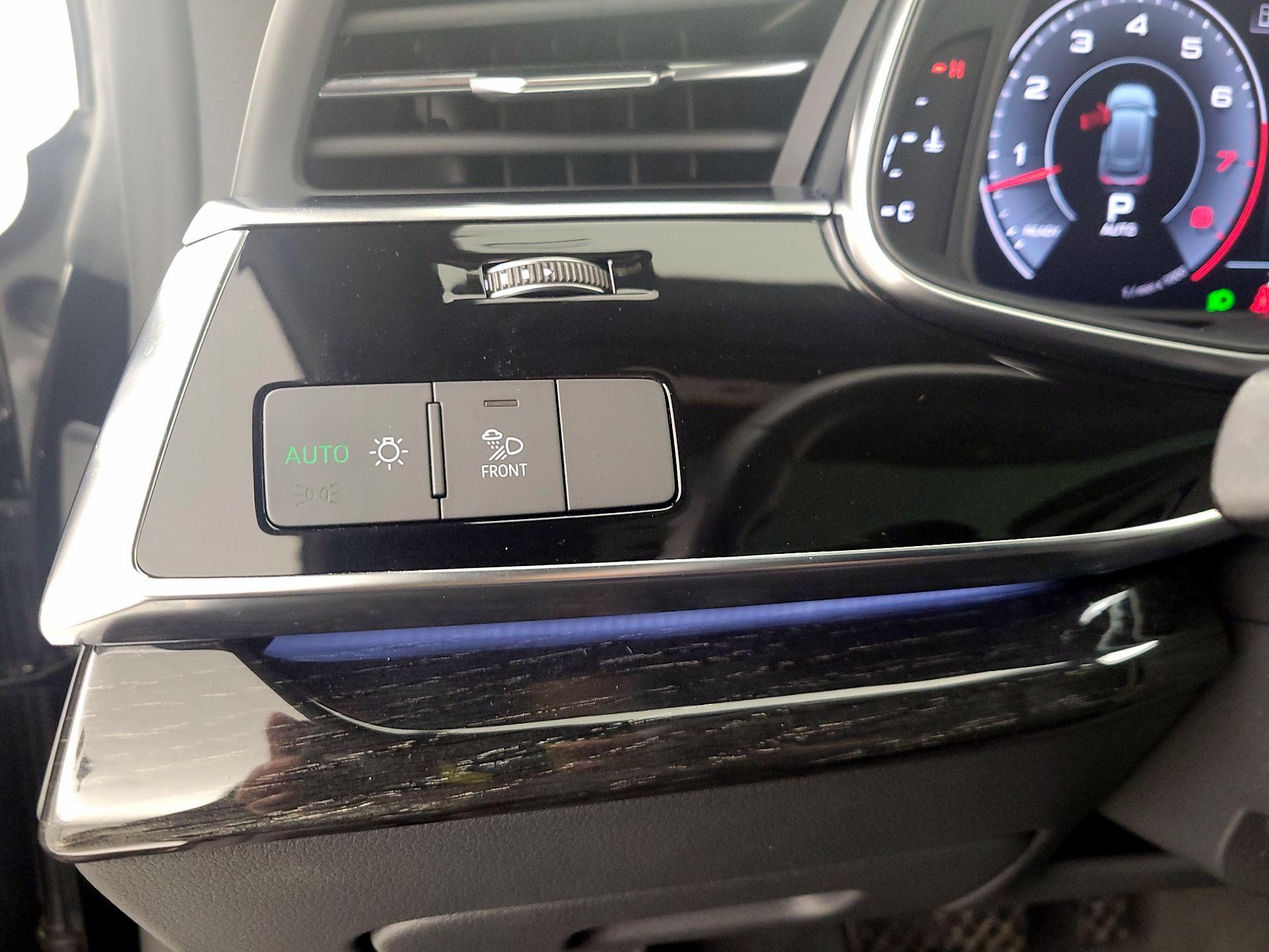 Thumbnail: 2019 Audi Q8 - 13