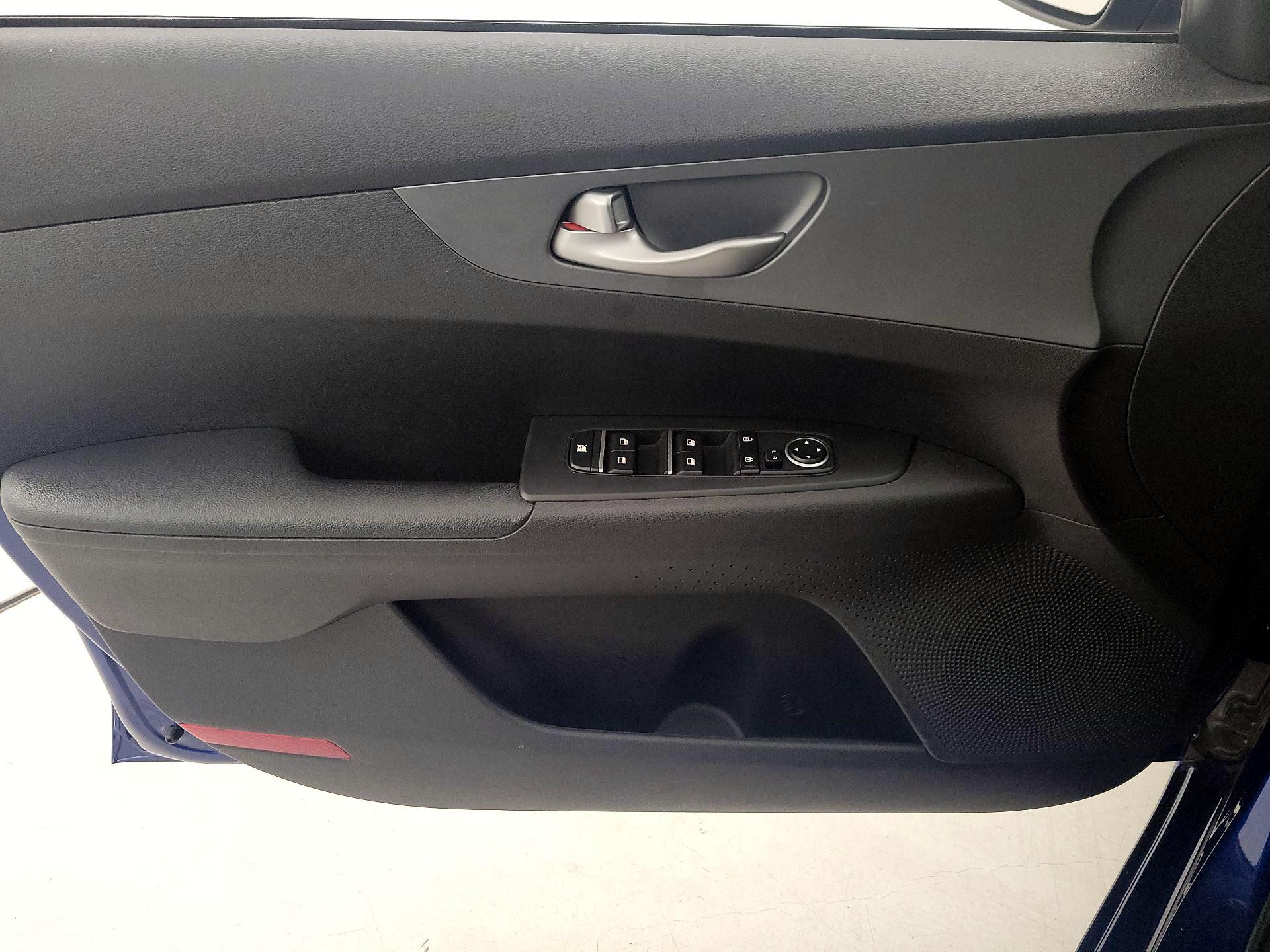 Thumbnail: 2021 Kia Forte - 12