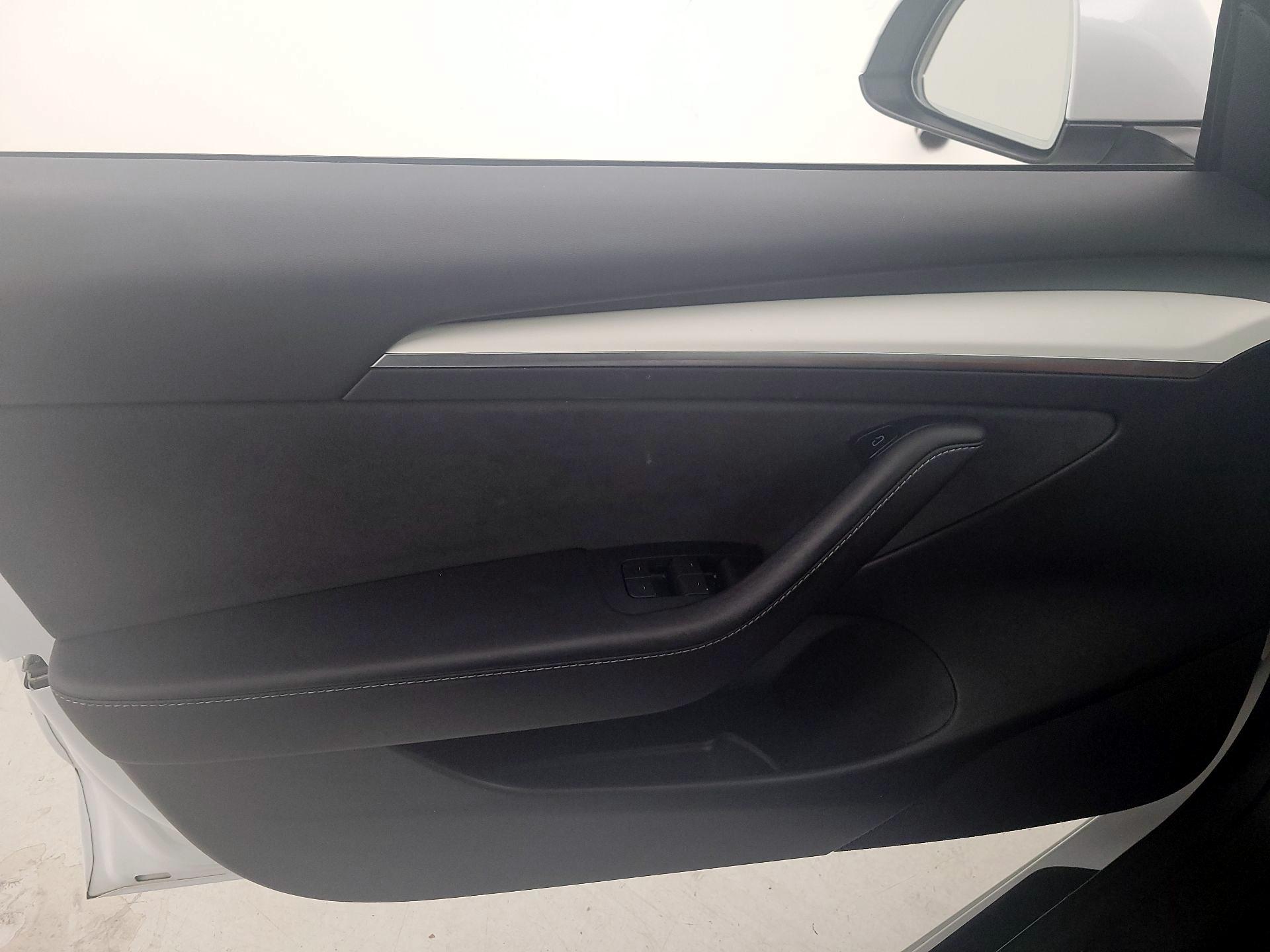 Thumbnail: 2021 Tesla Model 3 - 12