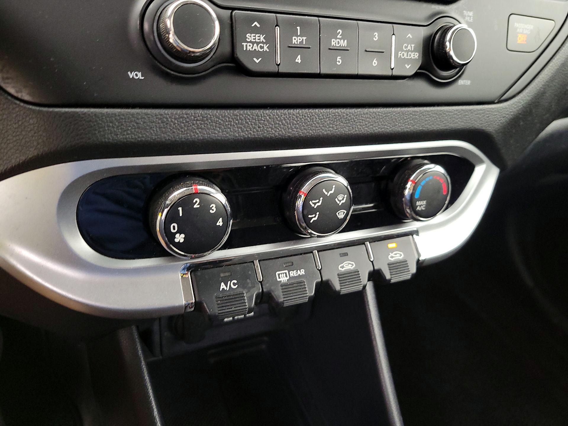 Thumbnail: 2015 Kia Rio - 15