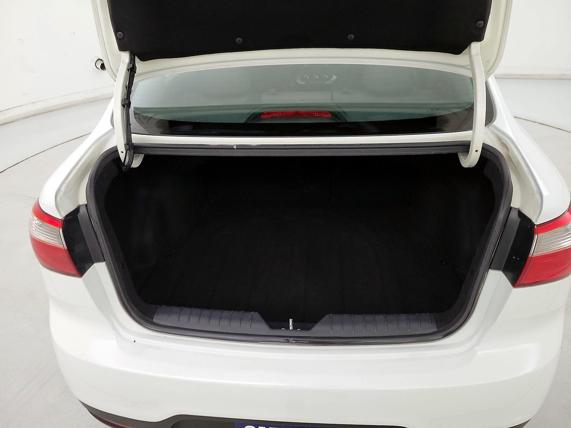 Thumbnail: 2015 Kia Rio - 19