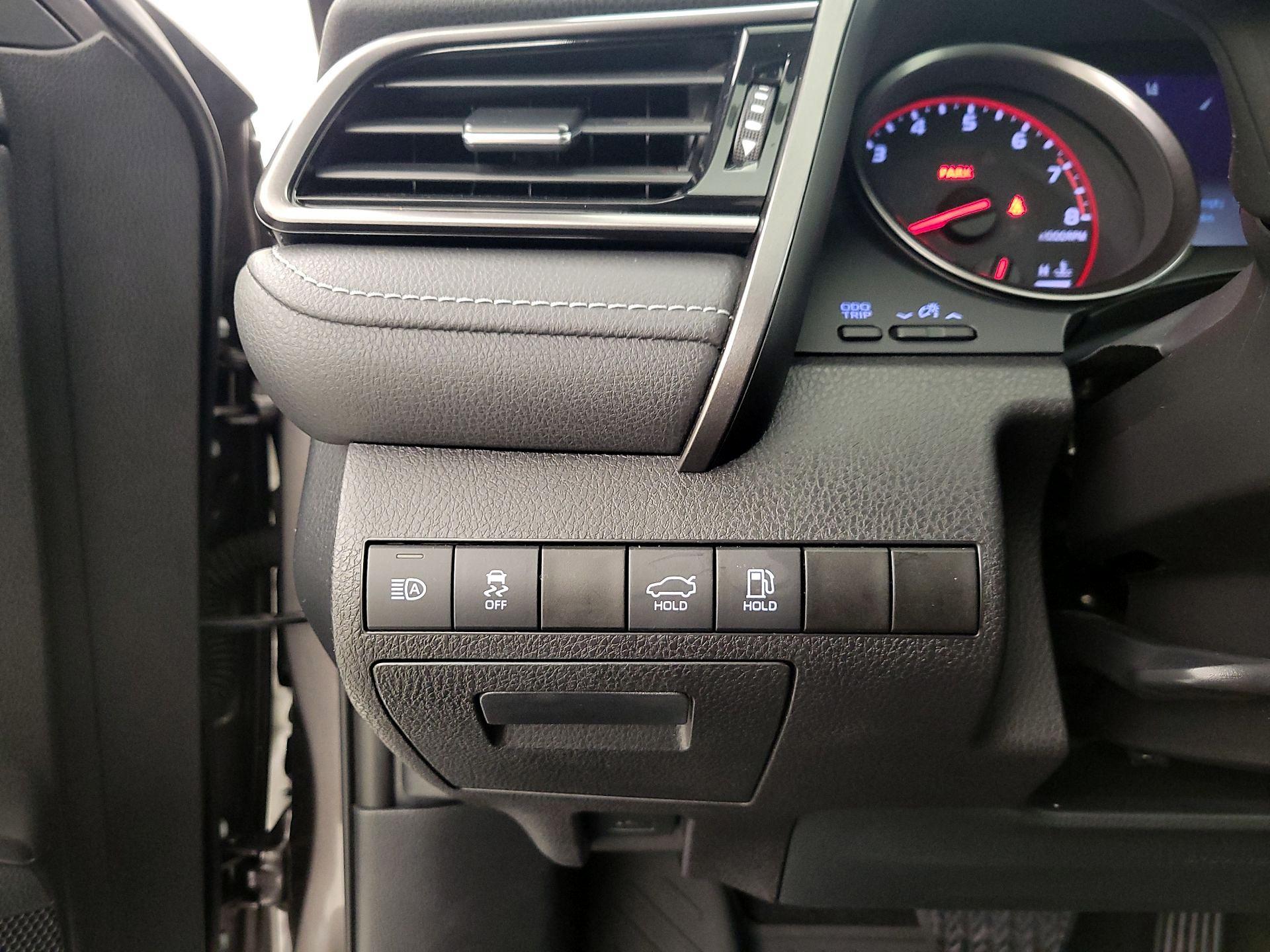 Thumbnail: 2022 Toyota Camry - 13