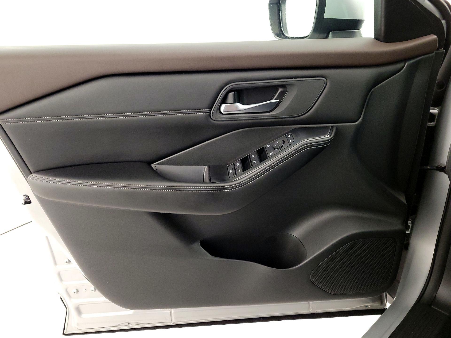 Thumbnail: 2022 Nissan Rogue - 12