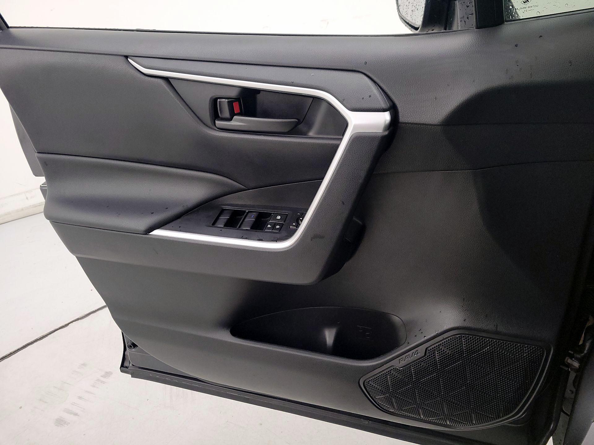 Thumbnail: 2021 Toyota RAV4 - 12