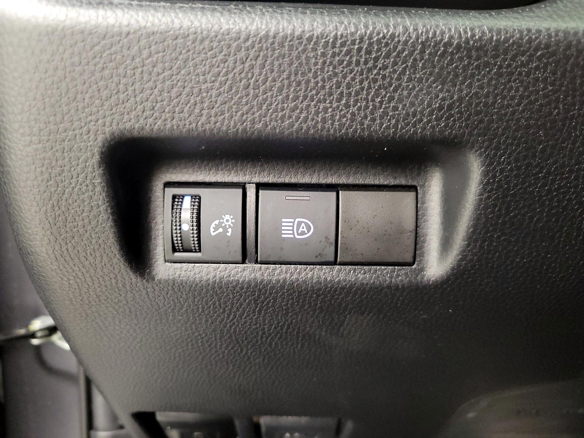 Thumbnail: 2021 Toyota RAV4 - 13