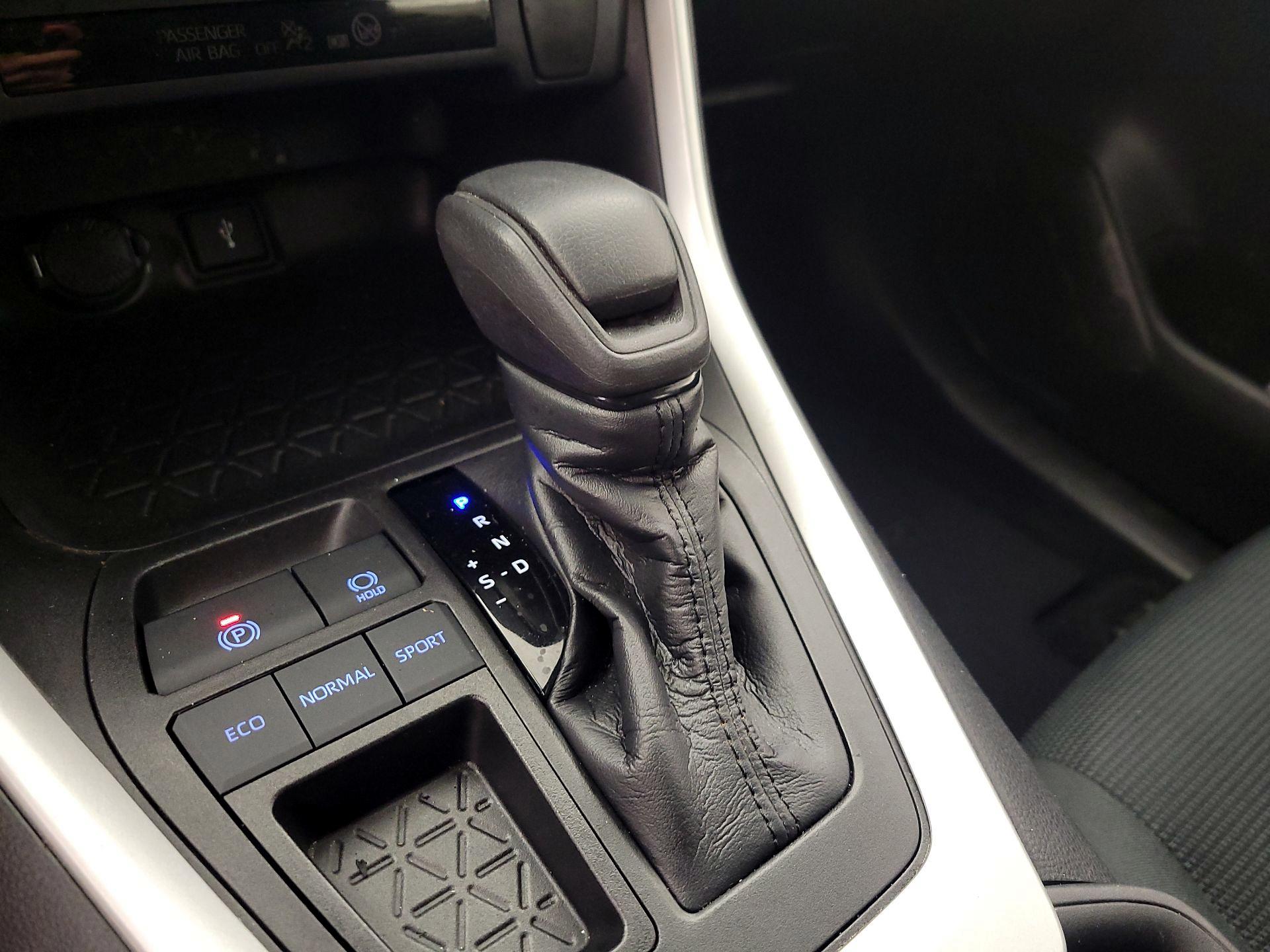 Thumbnail: 2021 Toyota RAV4 - 17