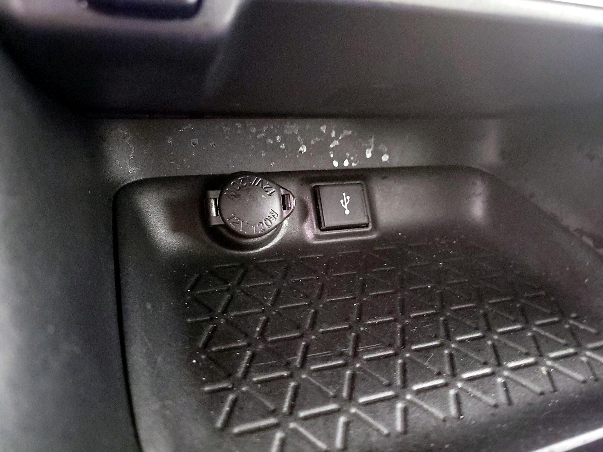 Thumbnail: 2021 Toyota RAV4 - 18