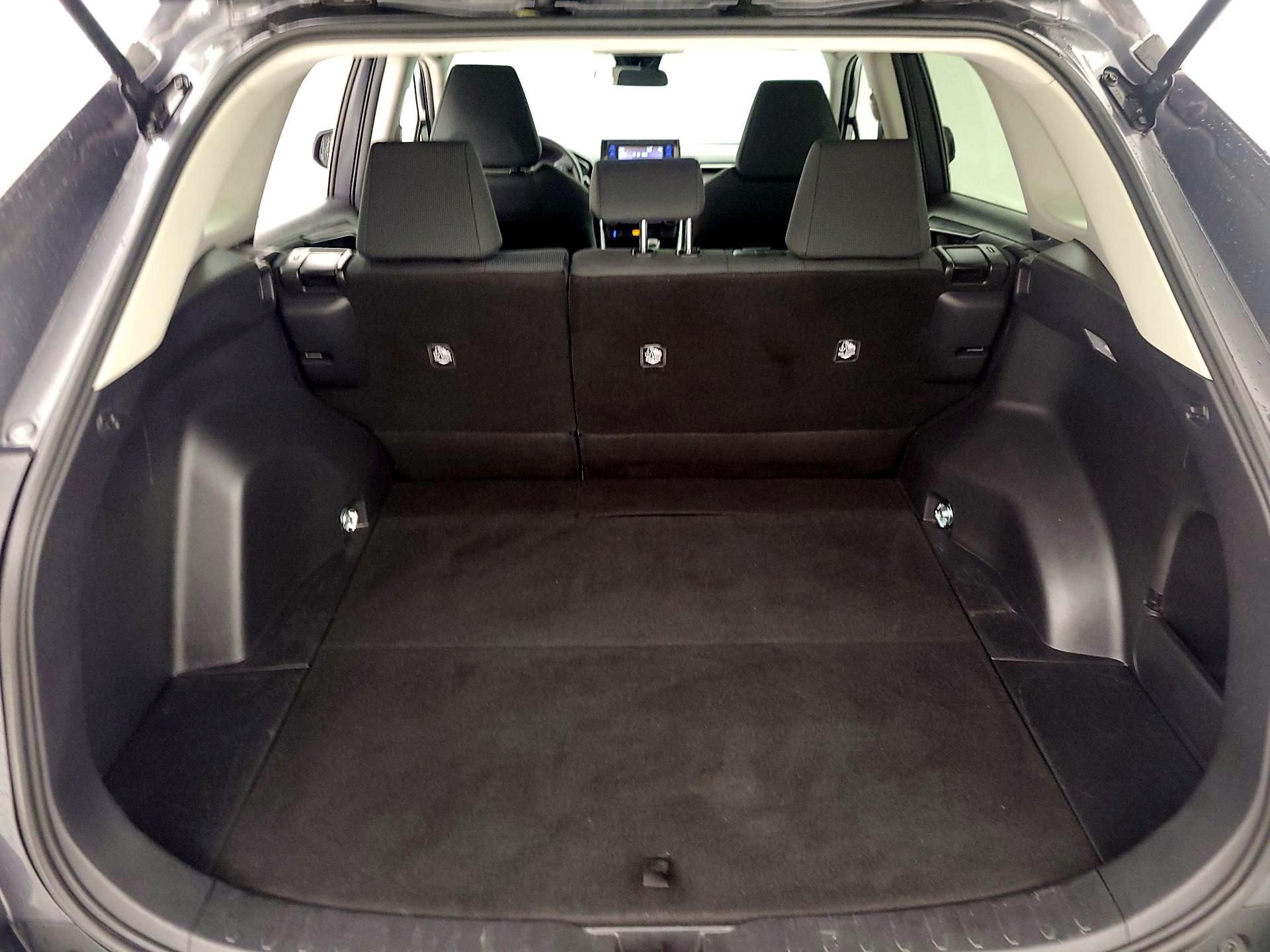 Thumbnail: 2021 Toyota RAV4 - 20