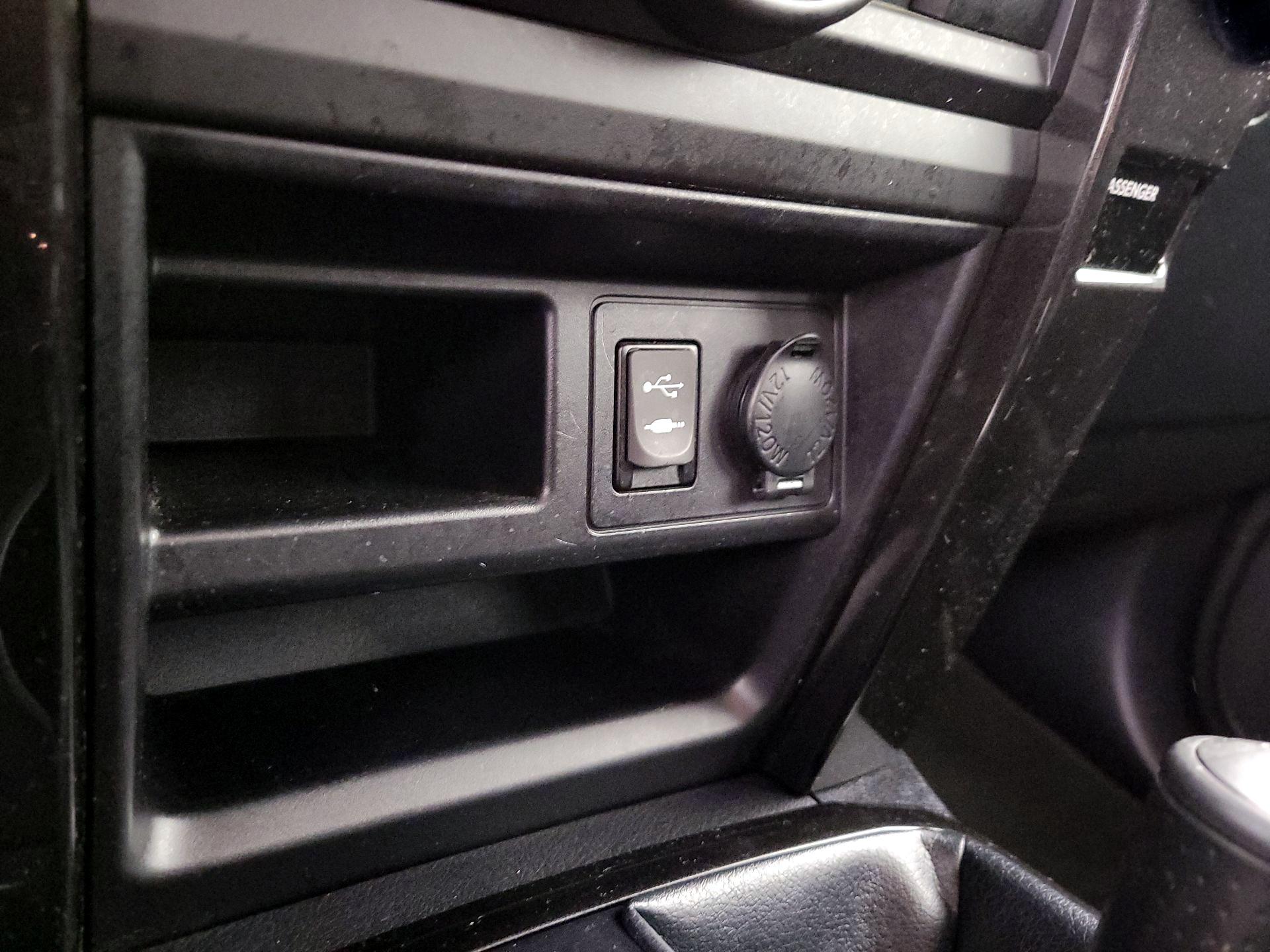 Thumbnail: 2015 Toyota 4Runner - 19