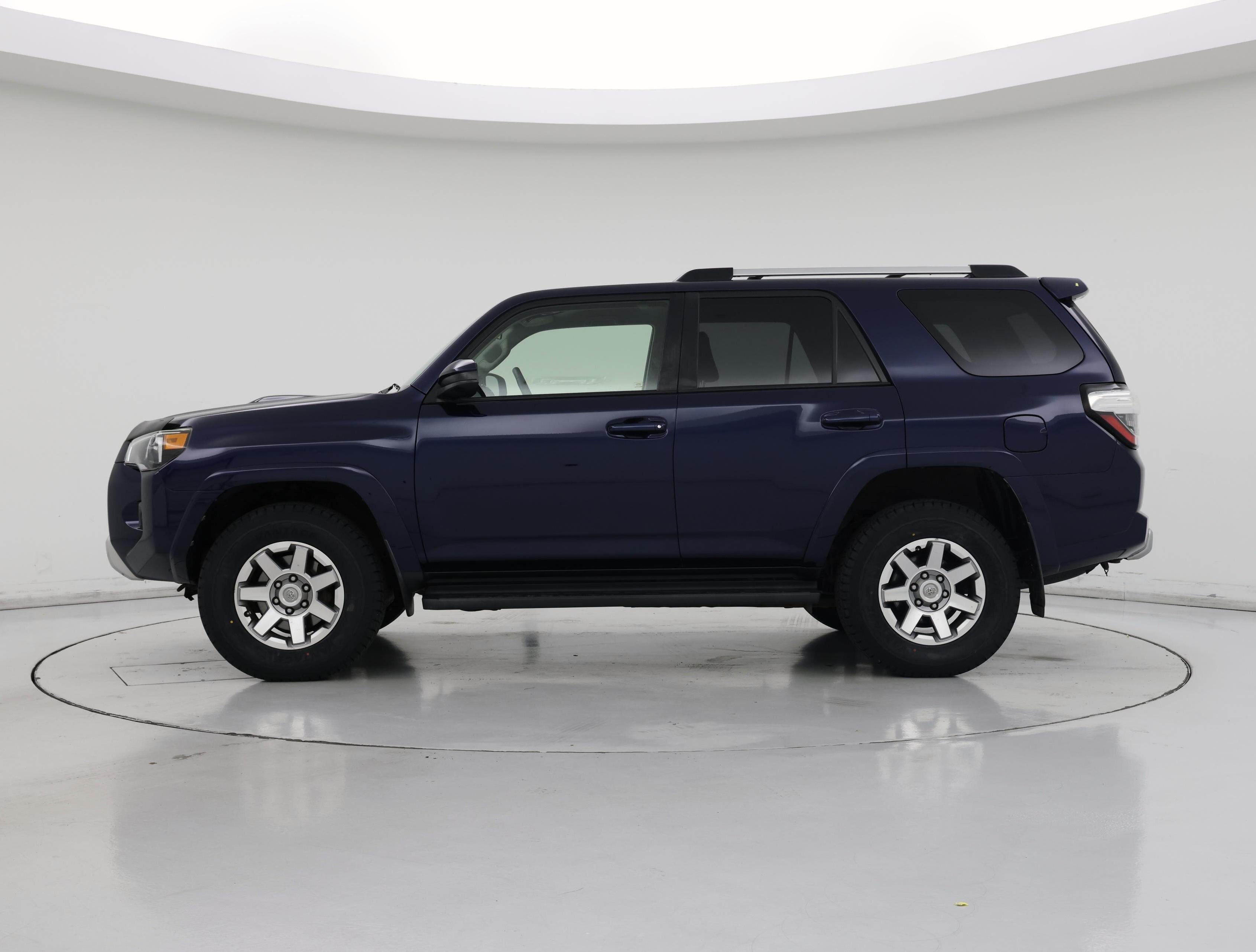 Thumbnail: 2015 Toyota 4Runner - 3