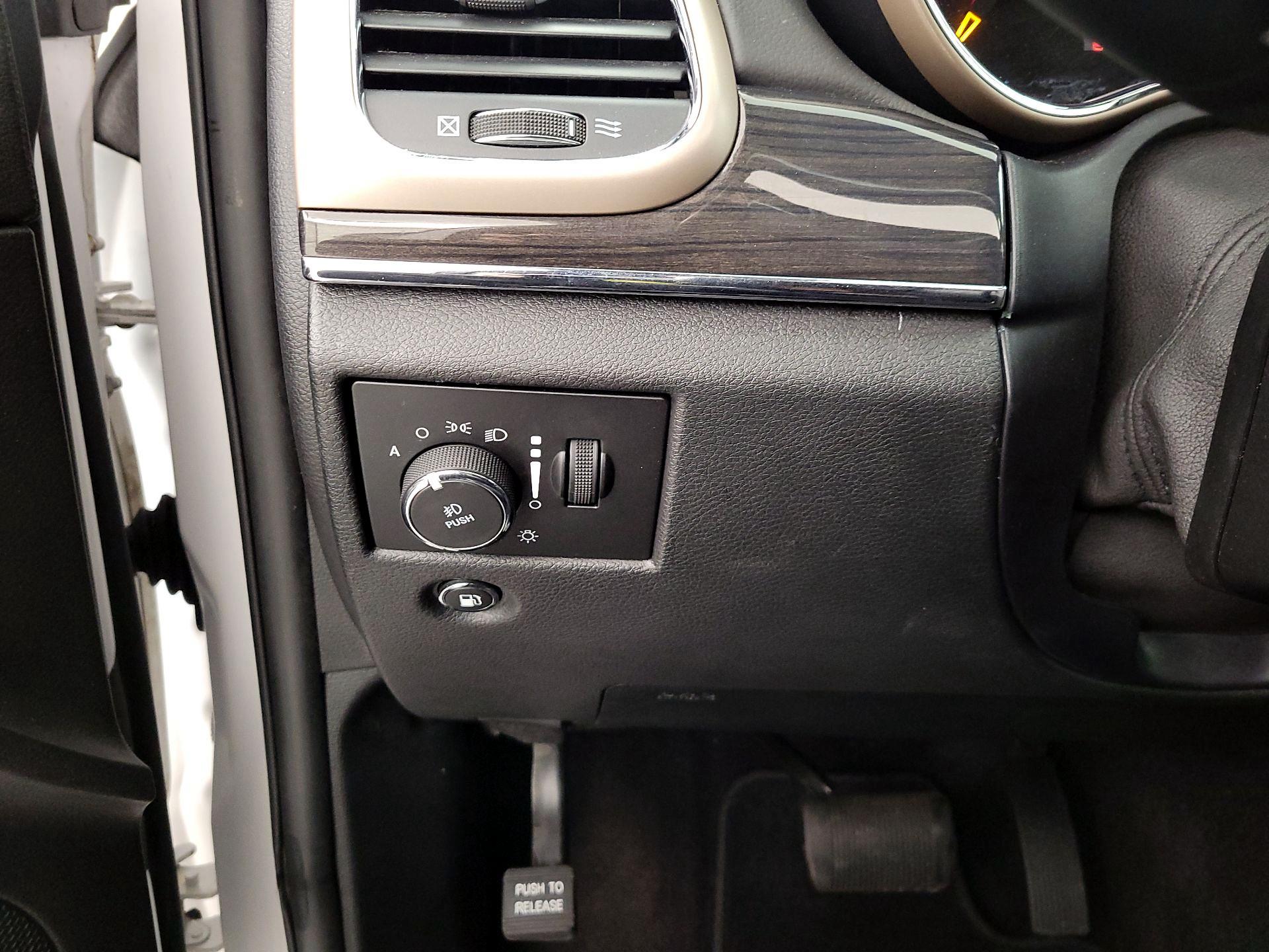 Thumbnail: 2017 Jeep Grand Cherokee - 13