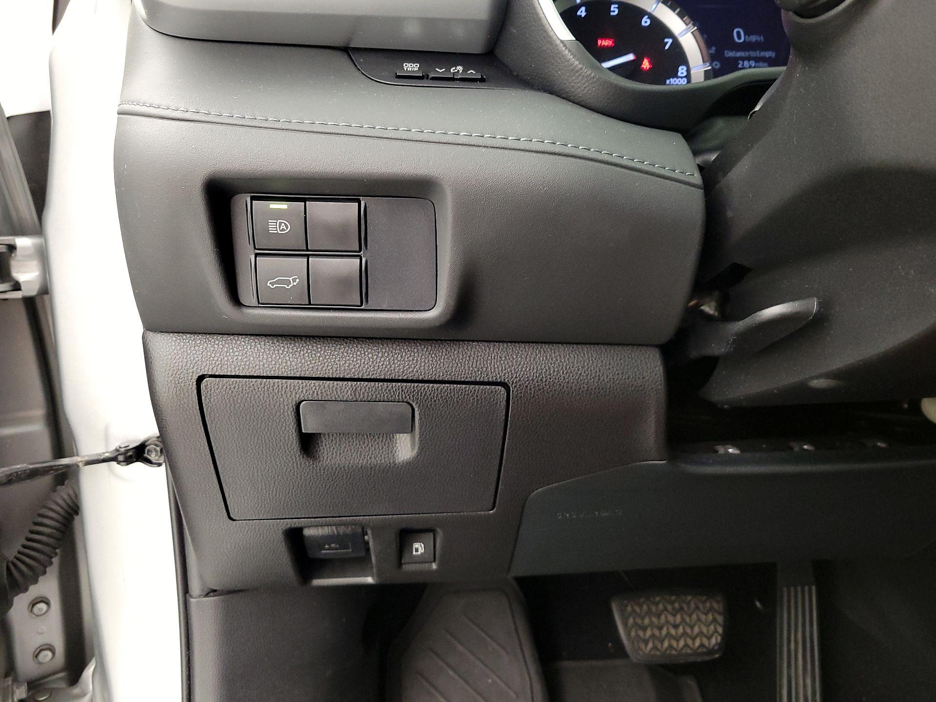 Thumbnail: 2020 Toyota Highlander - 13