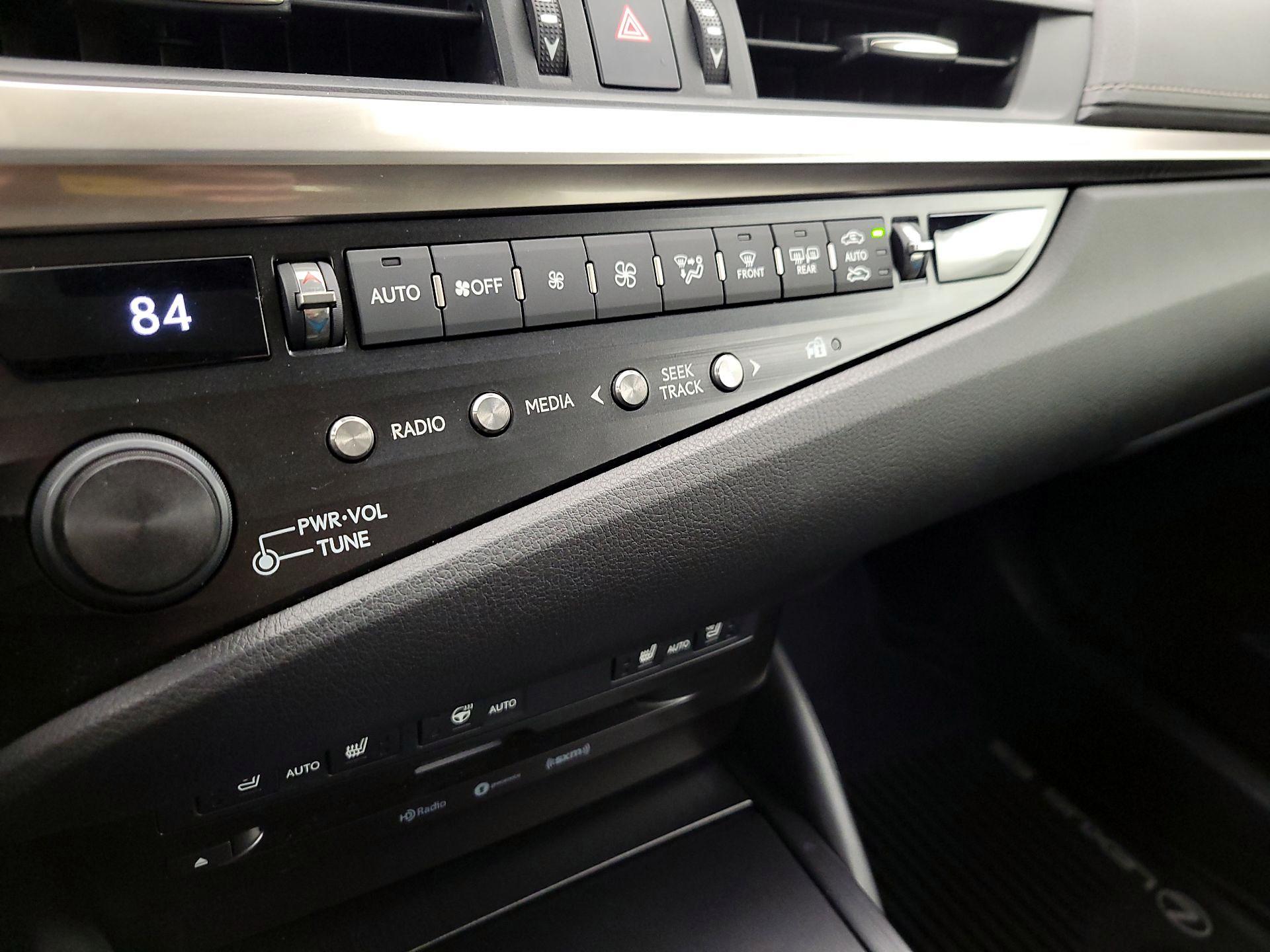 Thumbnail: 2019 Lexus ES - 16