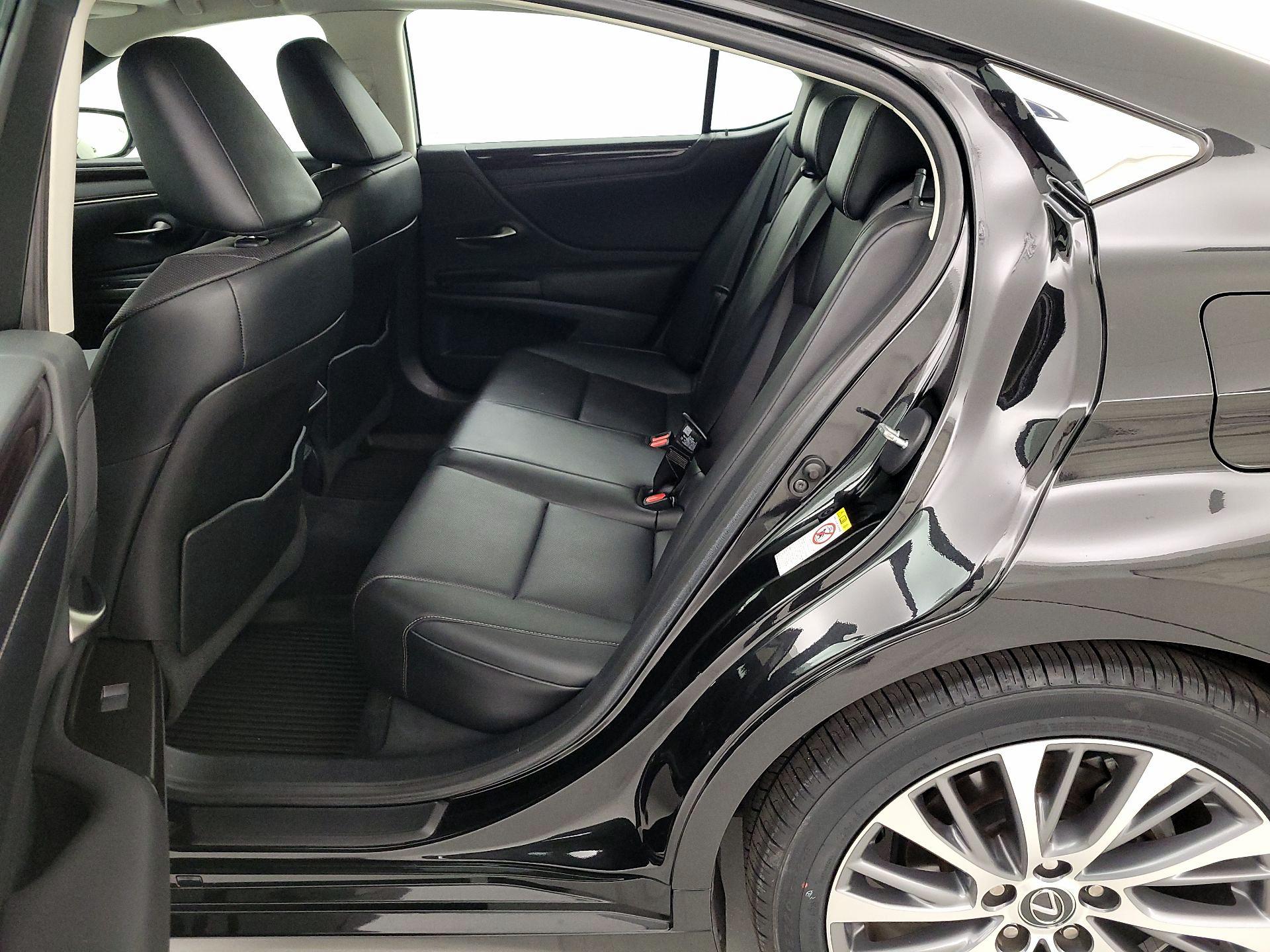 Thumbnail: 2019 Lexus ES - 20