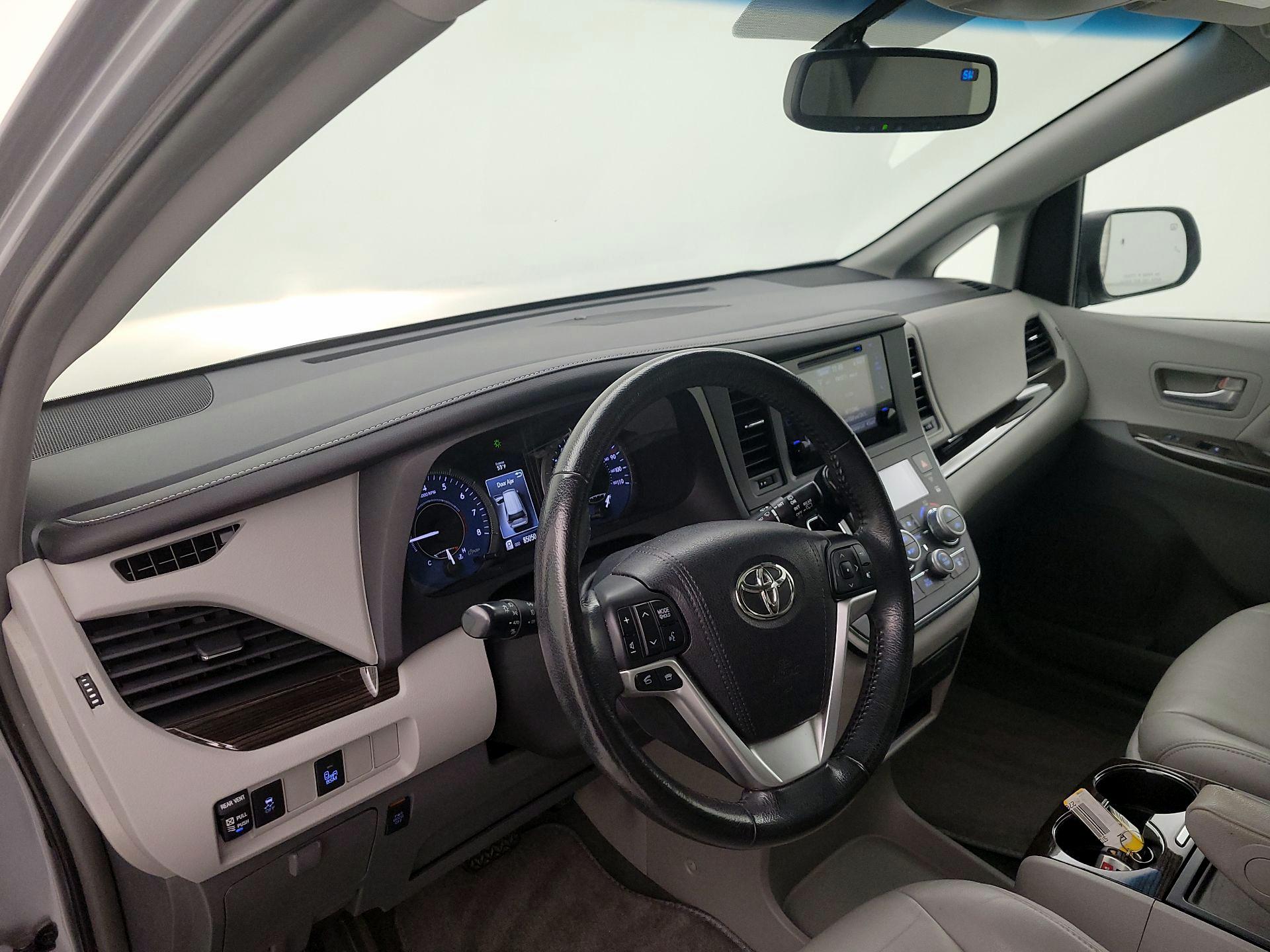 Thumbnail: 2015 Toyota Sienna - 9